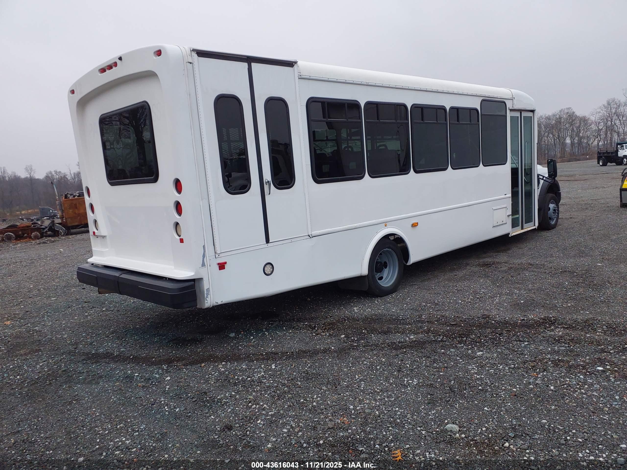 FORD F-550 image 4