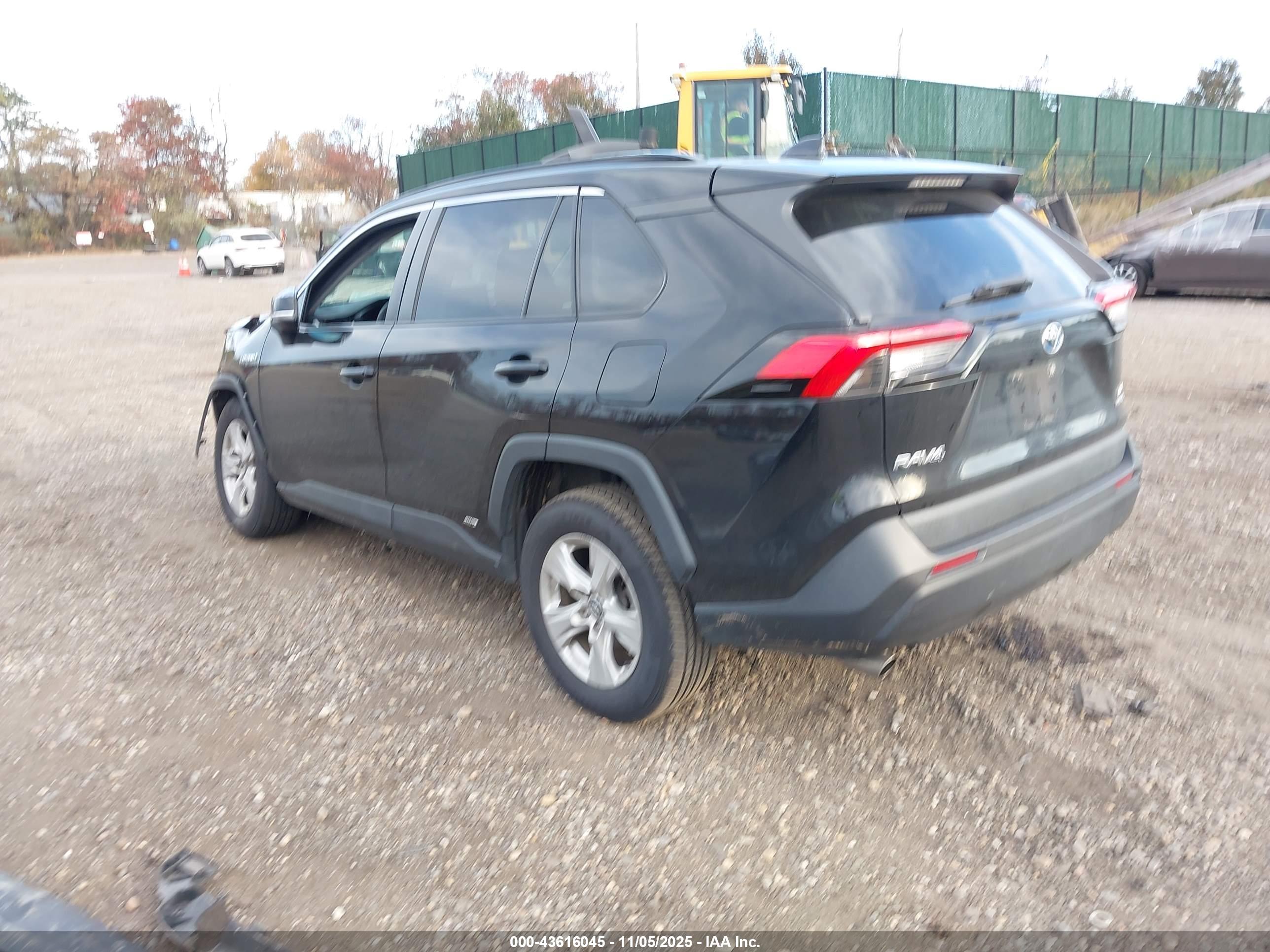 TOYOTA RAV4 image 3