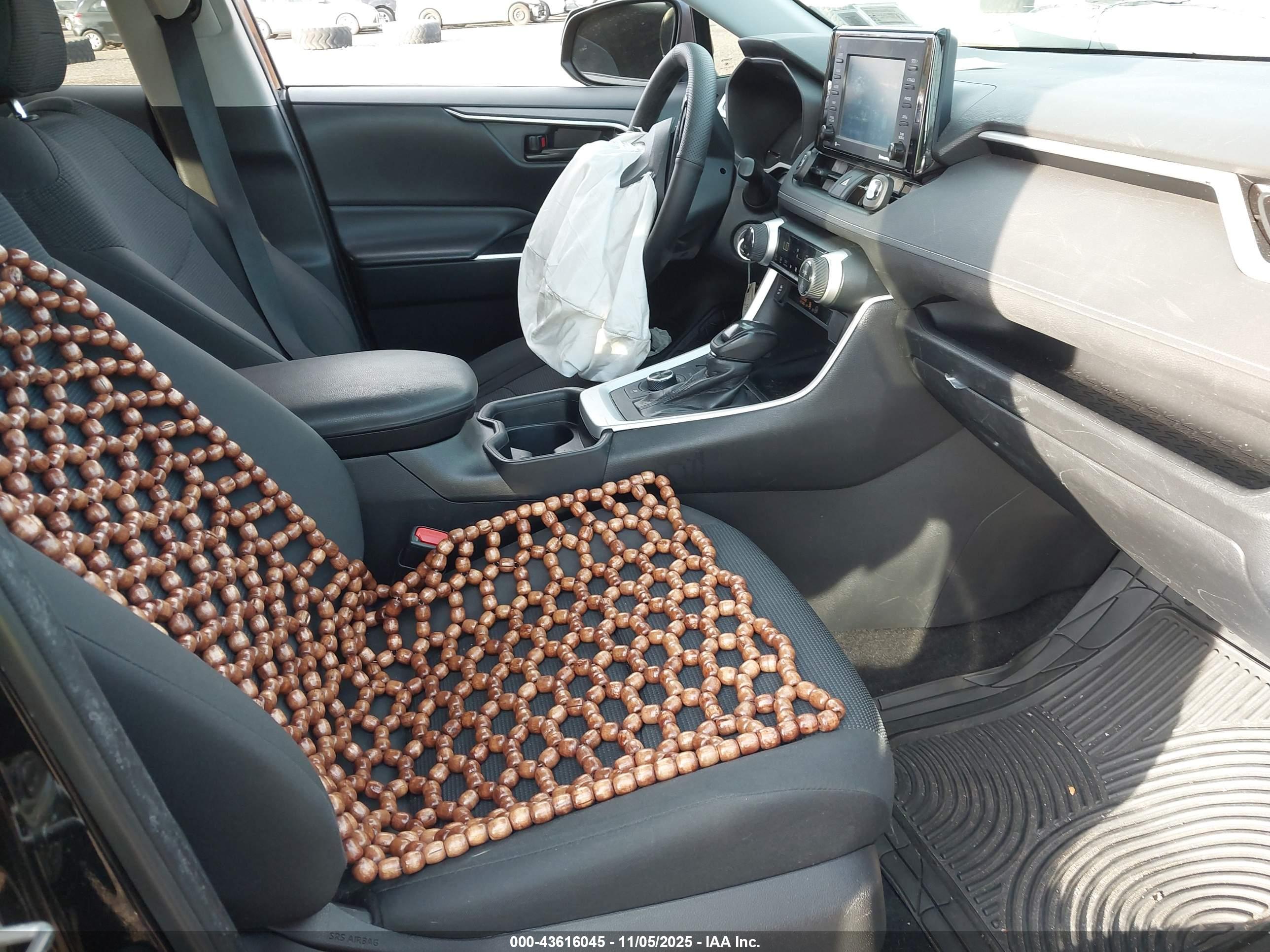 TOYOTA RAV4 image 5