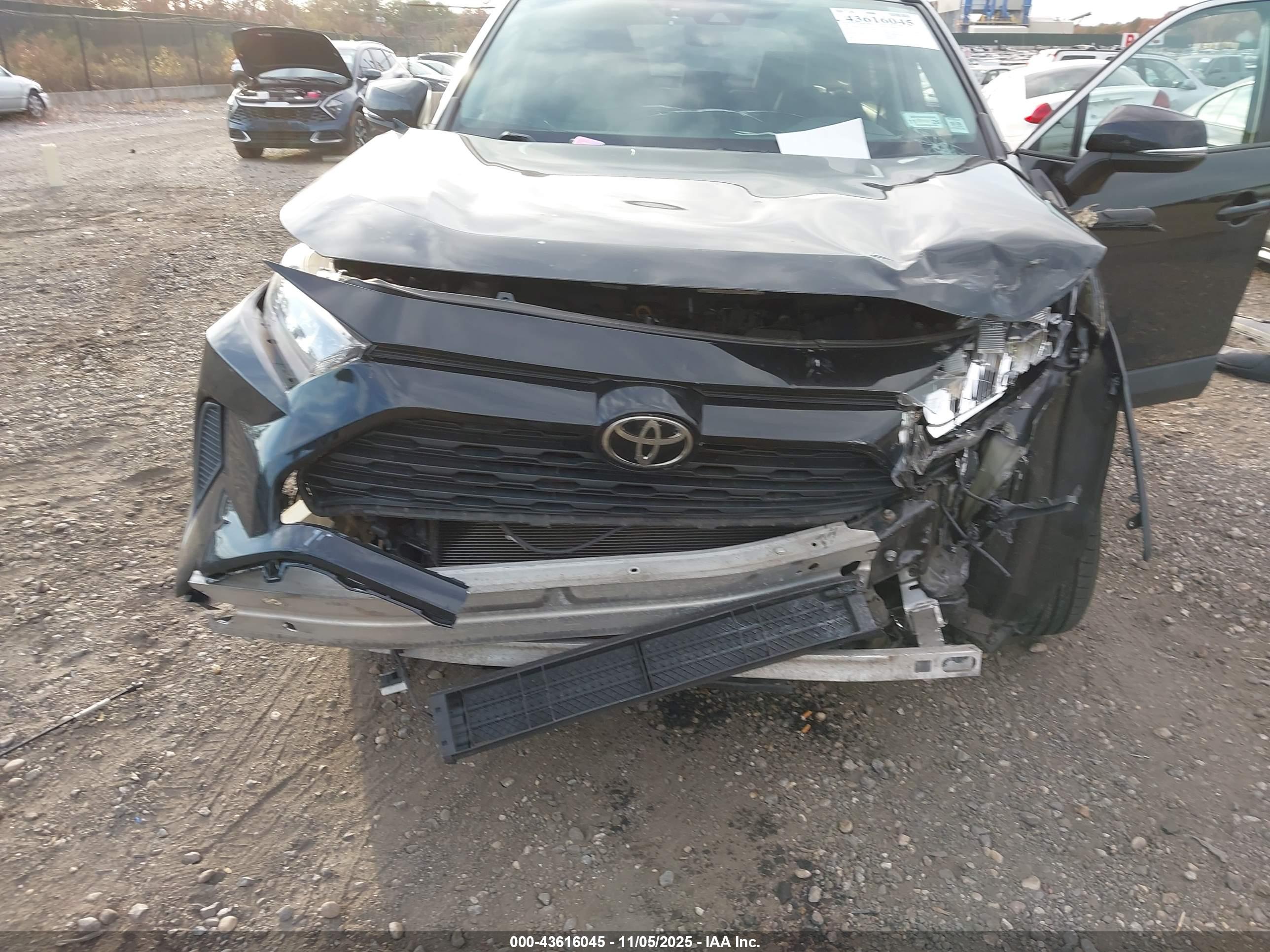 TOYOTA RAV4 image 6