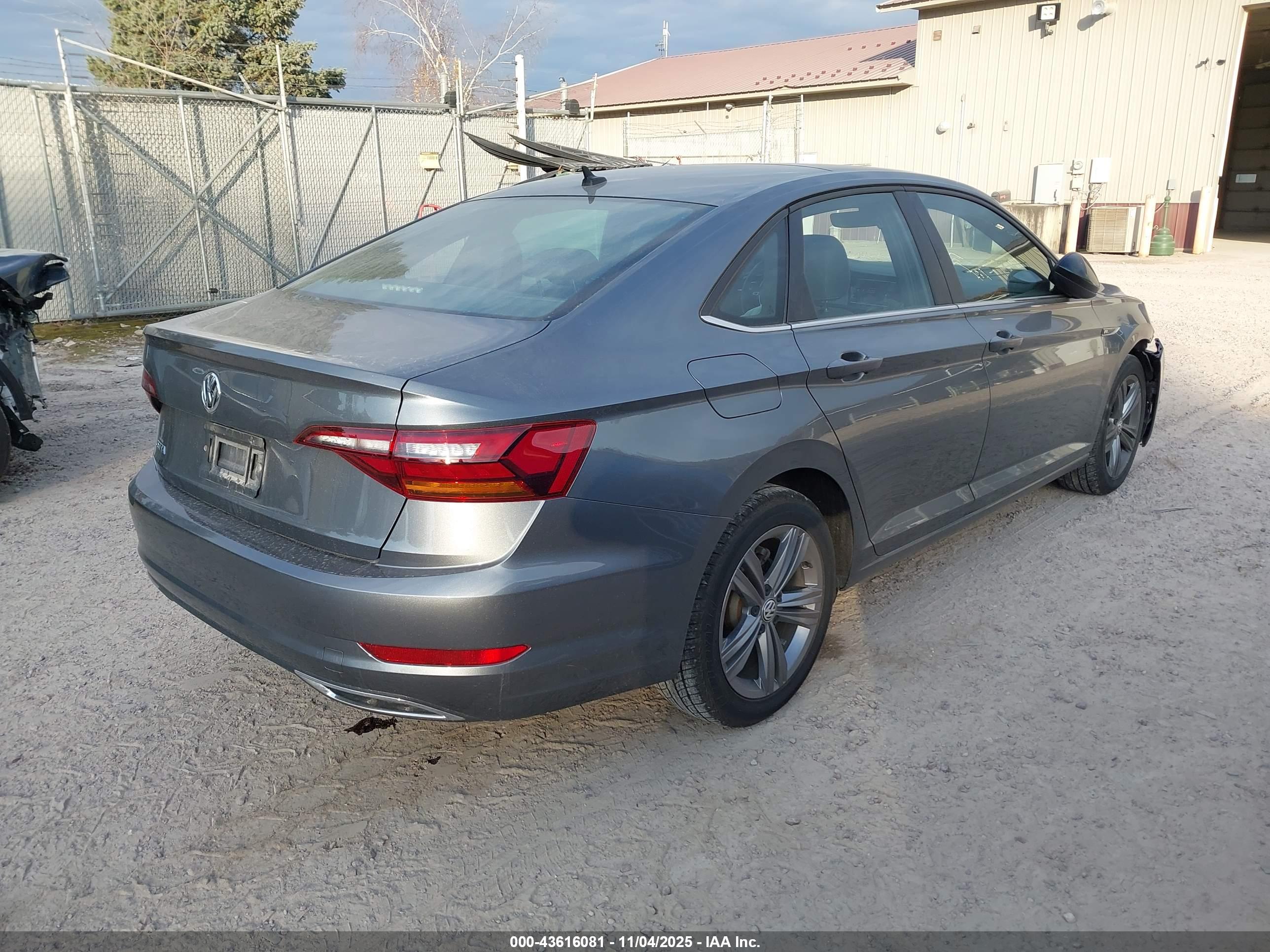 VOLKSWAGEN JETTA image 4