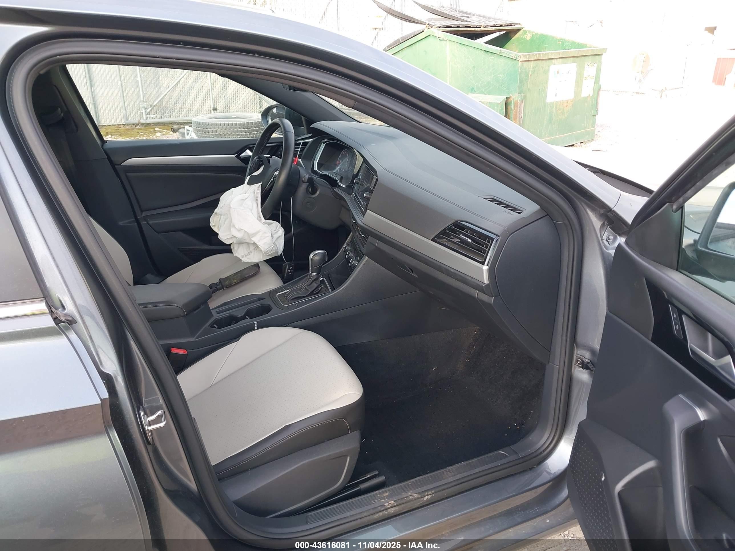 VOLKSWAGEN JETTA image 5