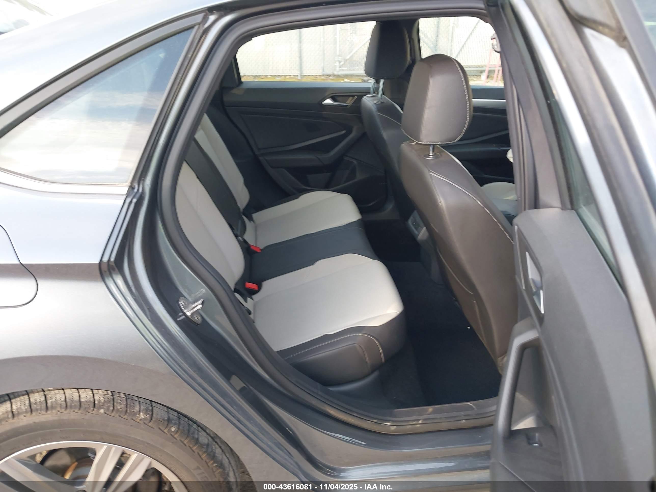 VOLKSWAGEN JETTA image 8