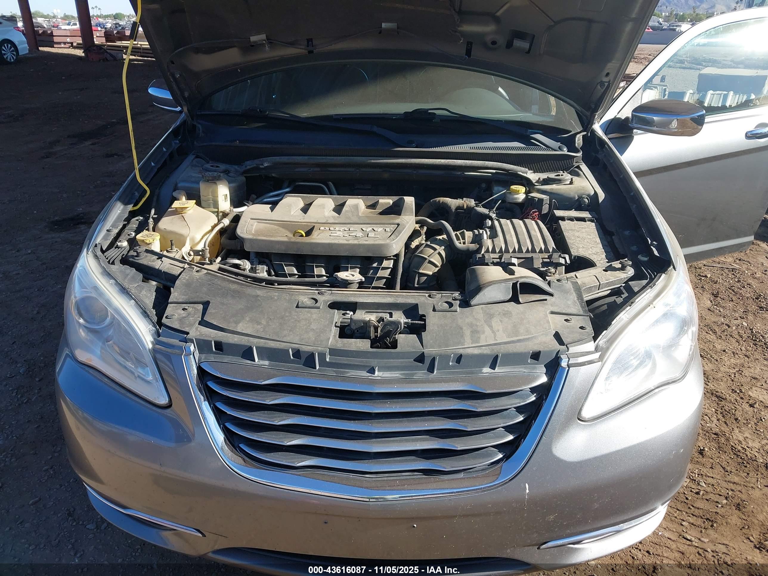 CHRYSLER 200 image 10