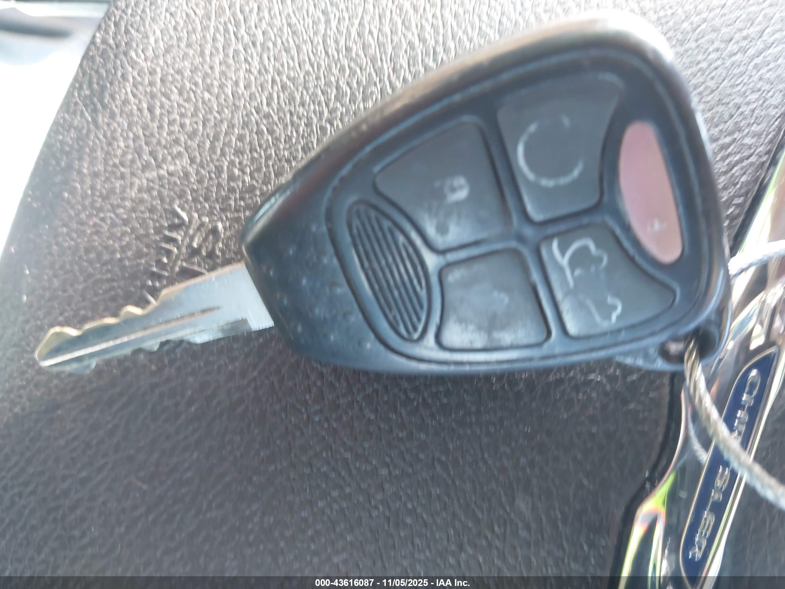 CHRYSLER 200 image 11