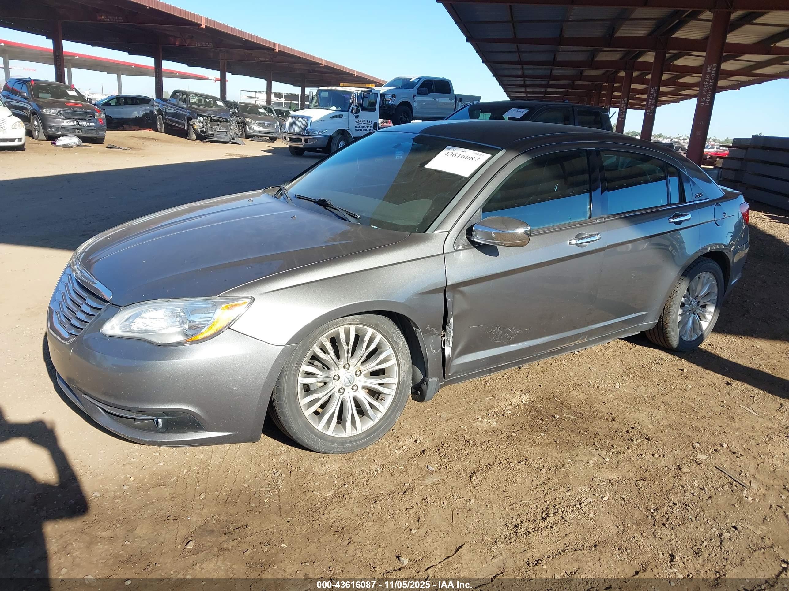 CHRYSLER 200 image 6