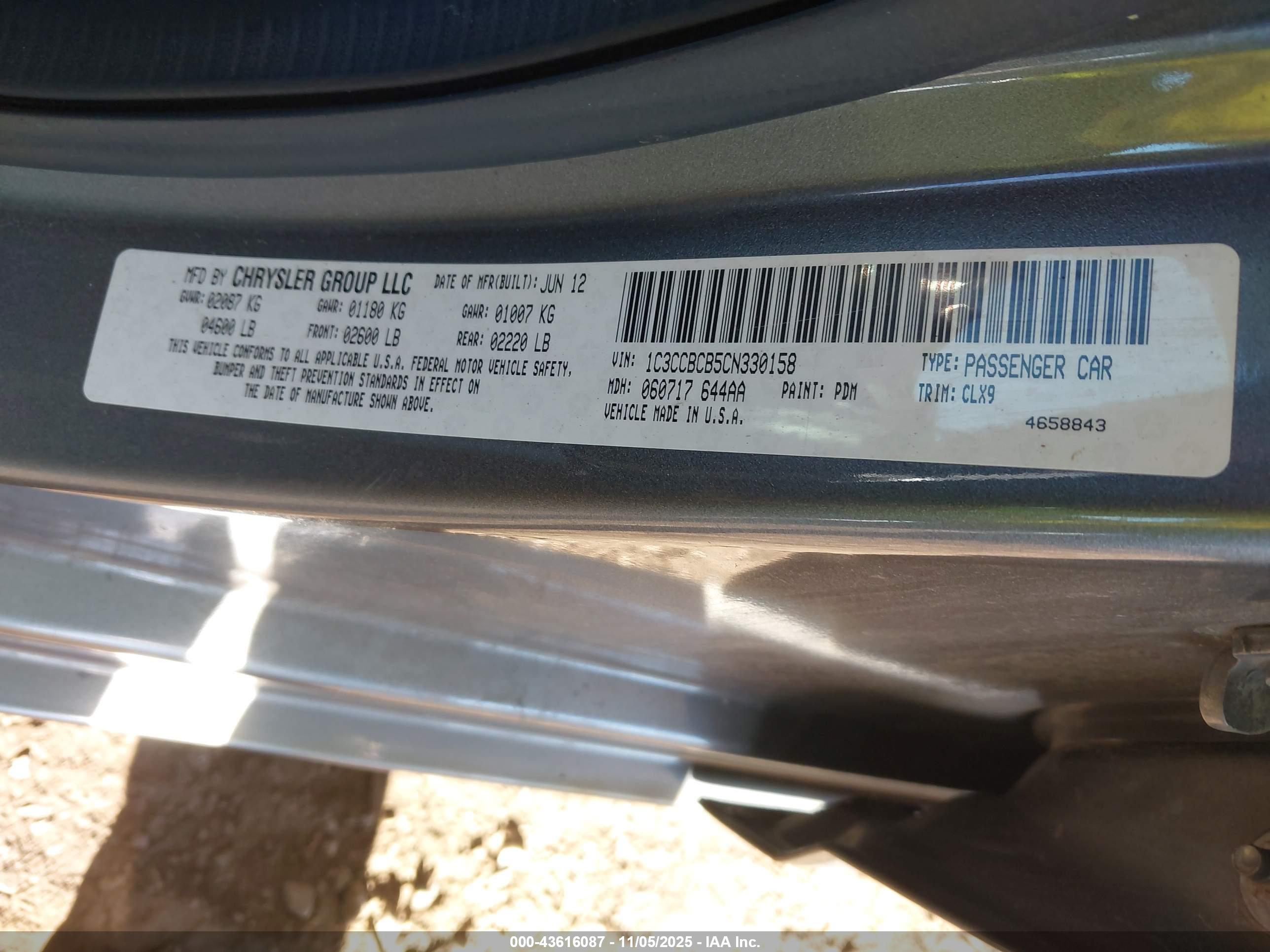 CHRYSLER 200 image 9
