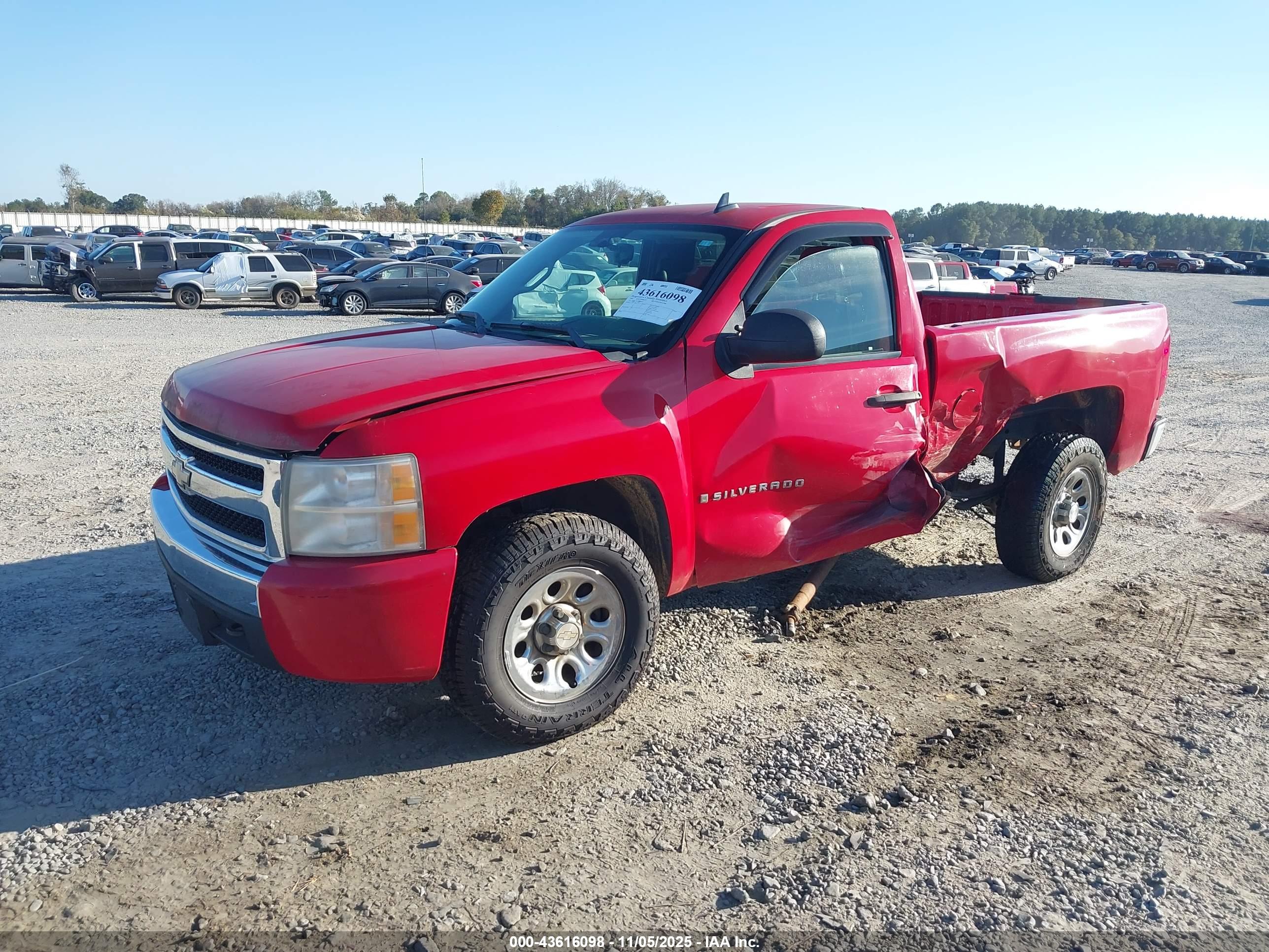 CHEVROLET SILVERADO image 2