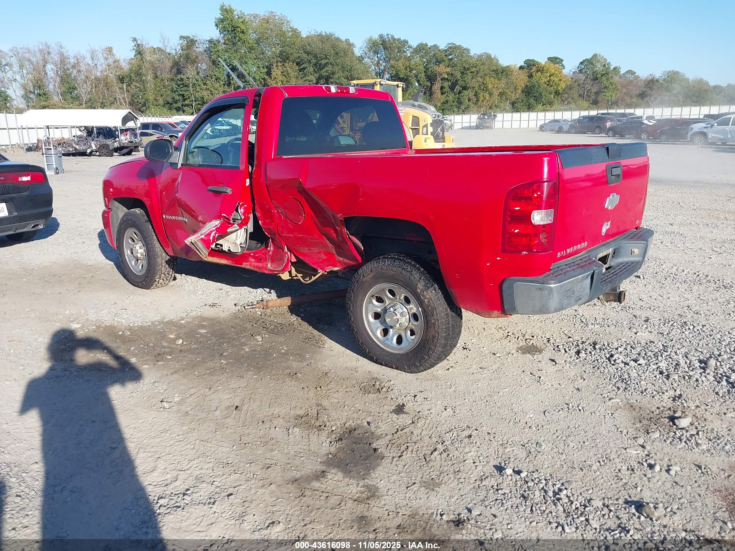 CHEVROLET SILVERADO image 3