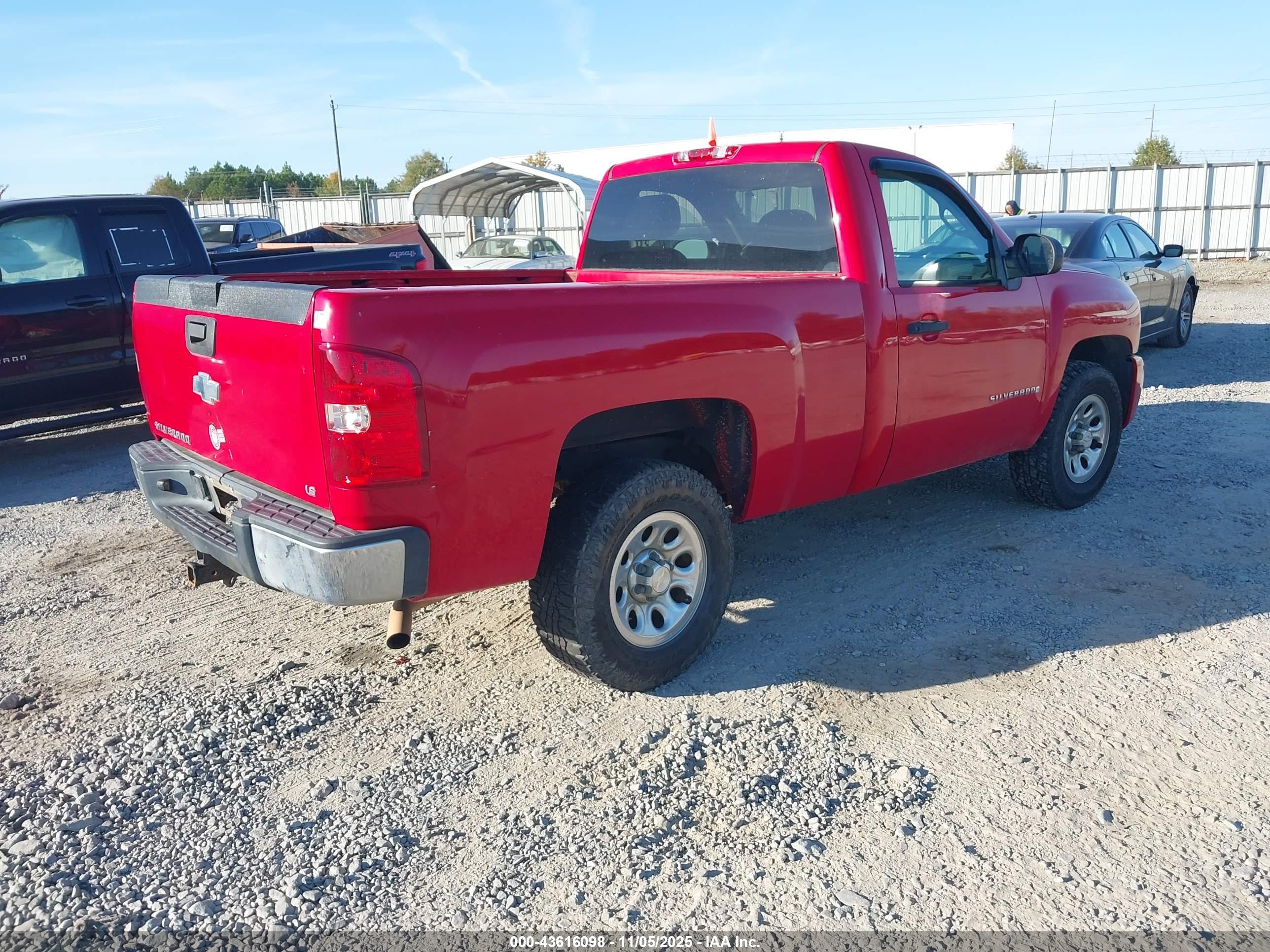 CHEVROLET SILVERADO image 4