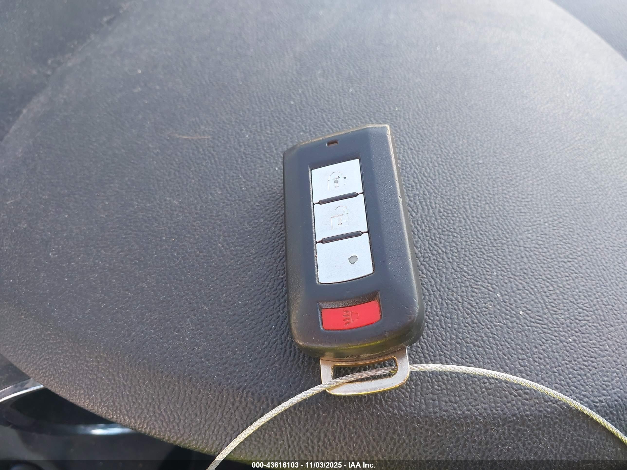 MITSUBISHI OUTLANDER image 11