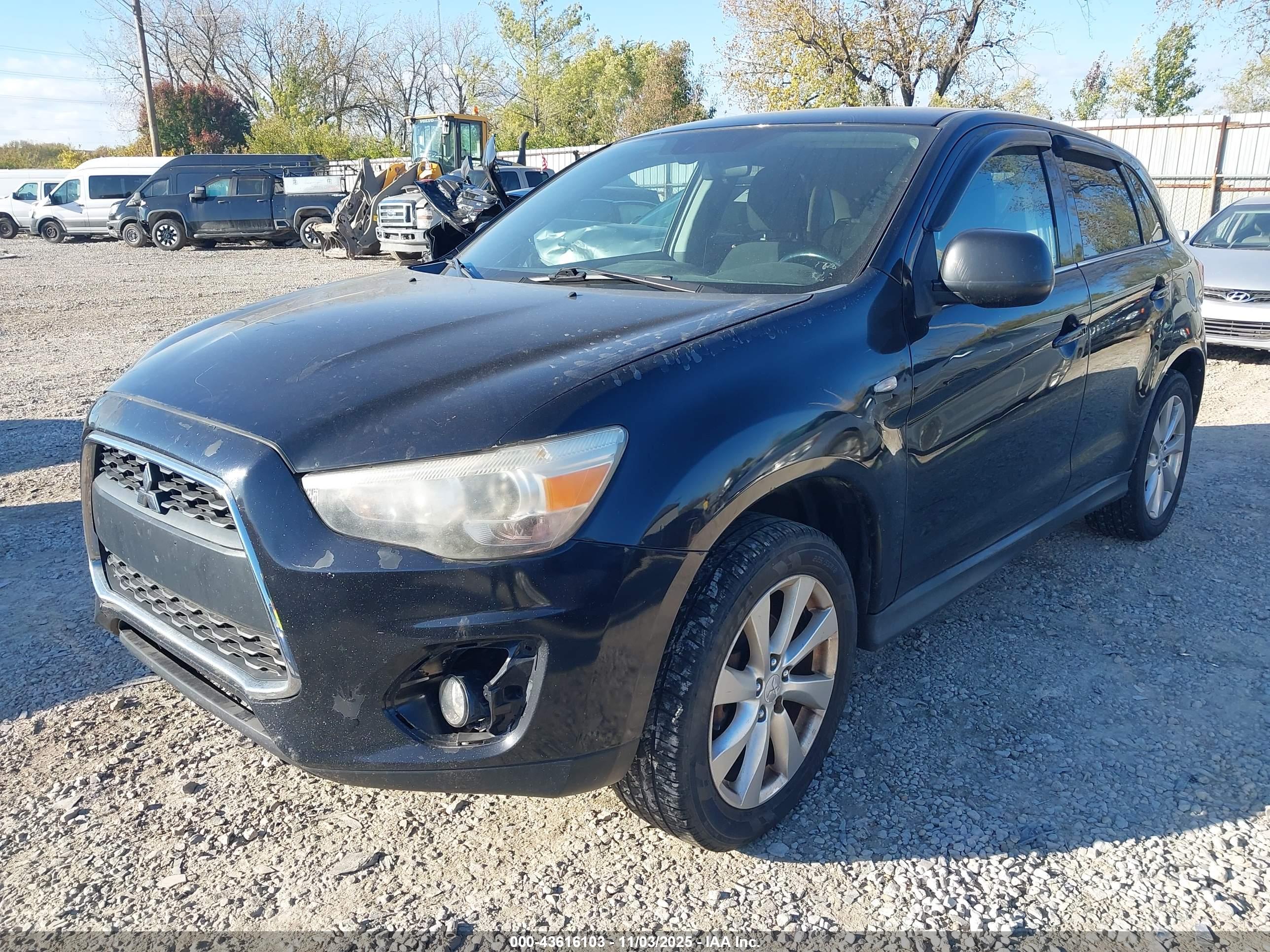 MITSUBISHI OUTLANDER image 2