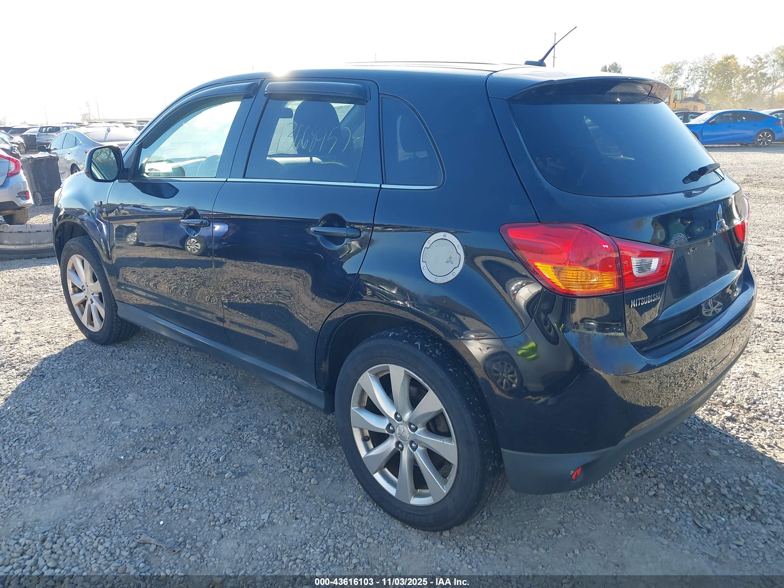MITSUBISHI OUTLANDER image 3