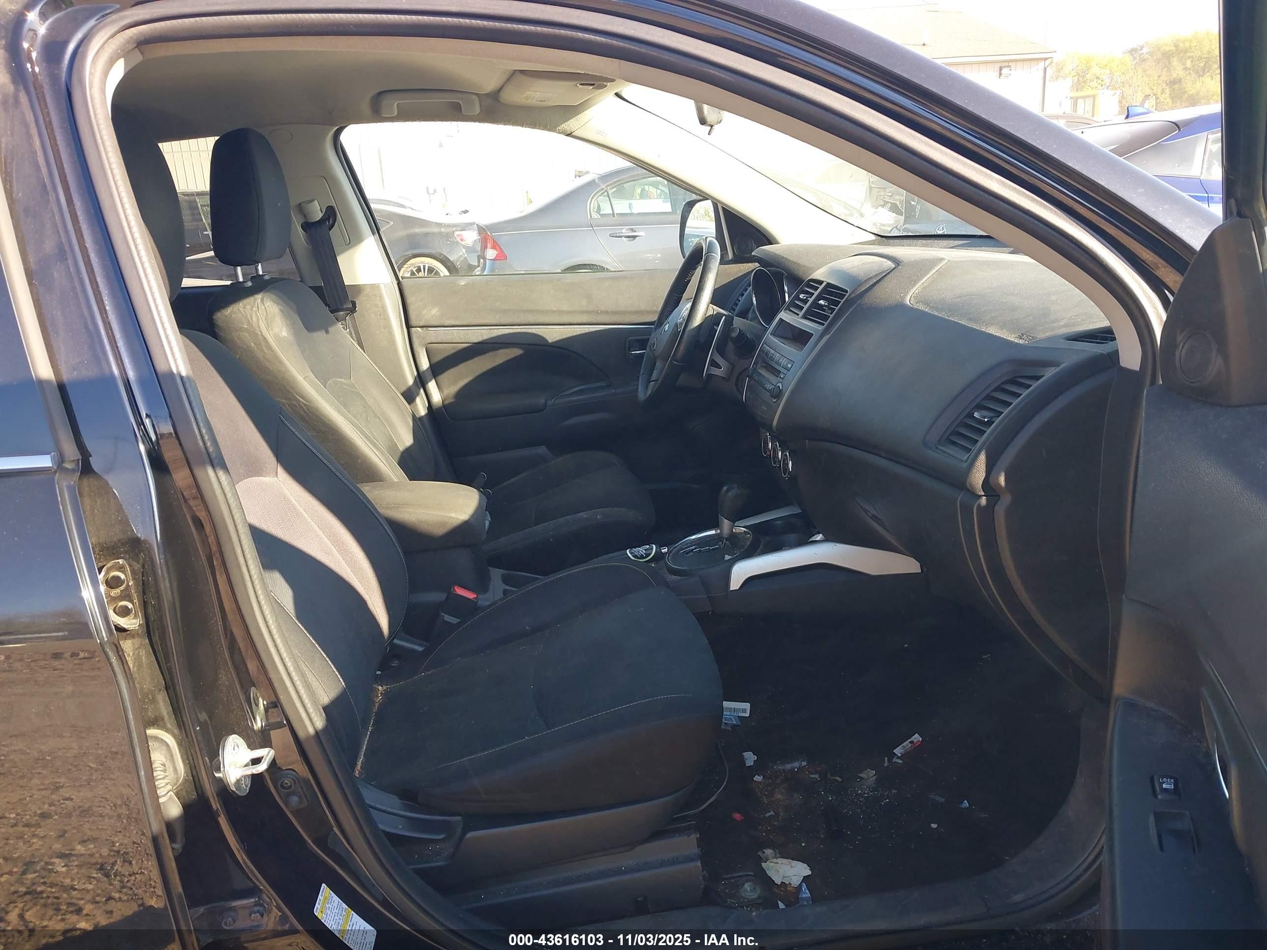 MITSUBISHI OUTLANDER image 5
