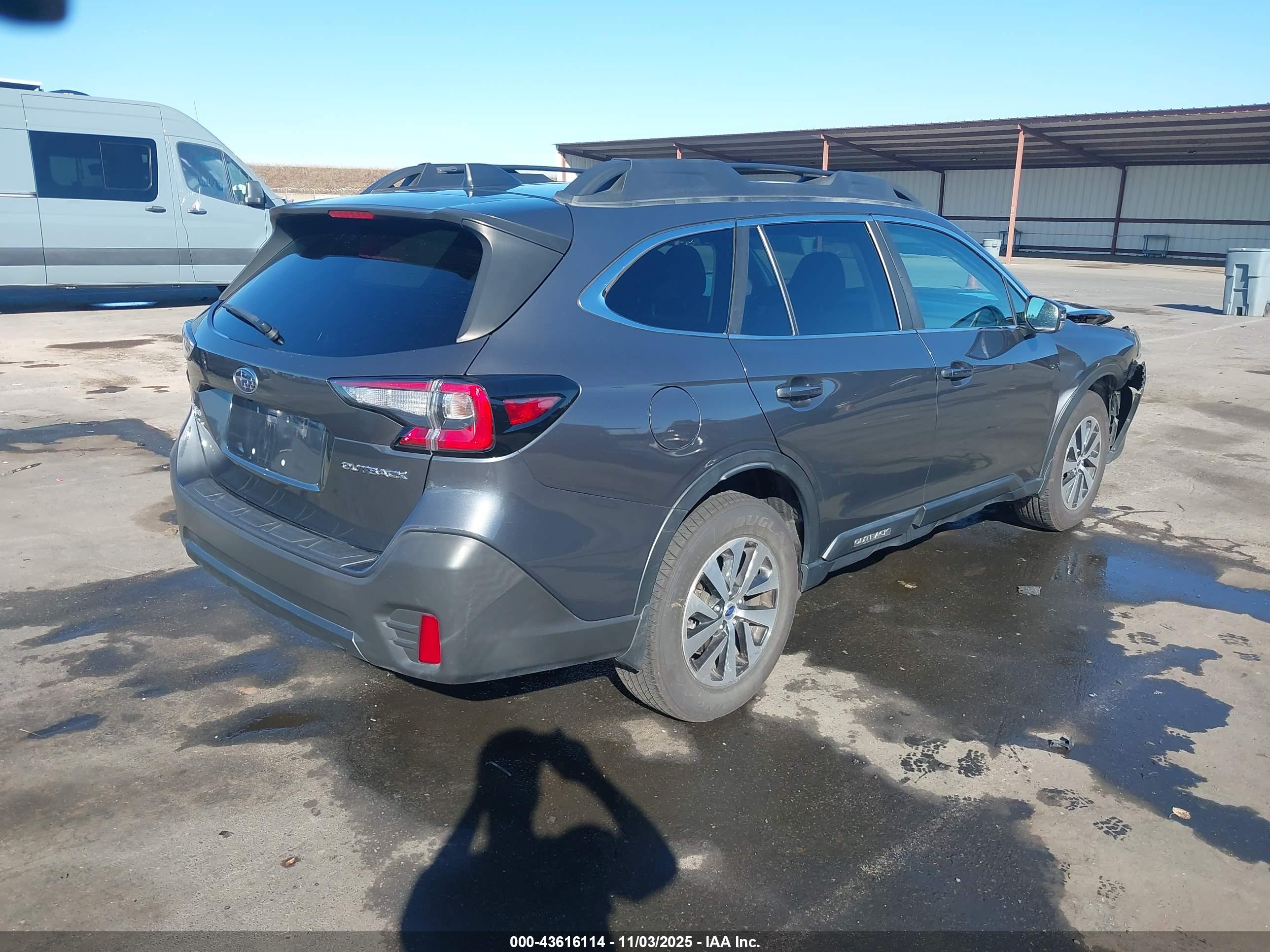 SUBARU OUTBACK image 4