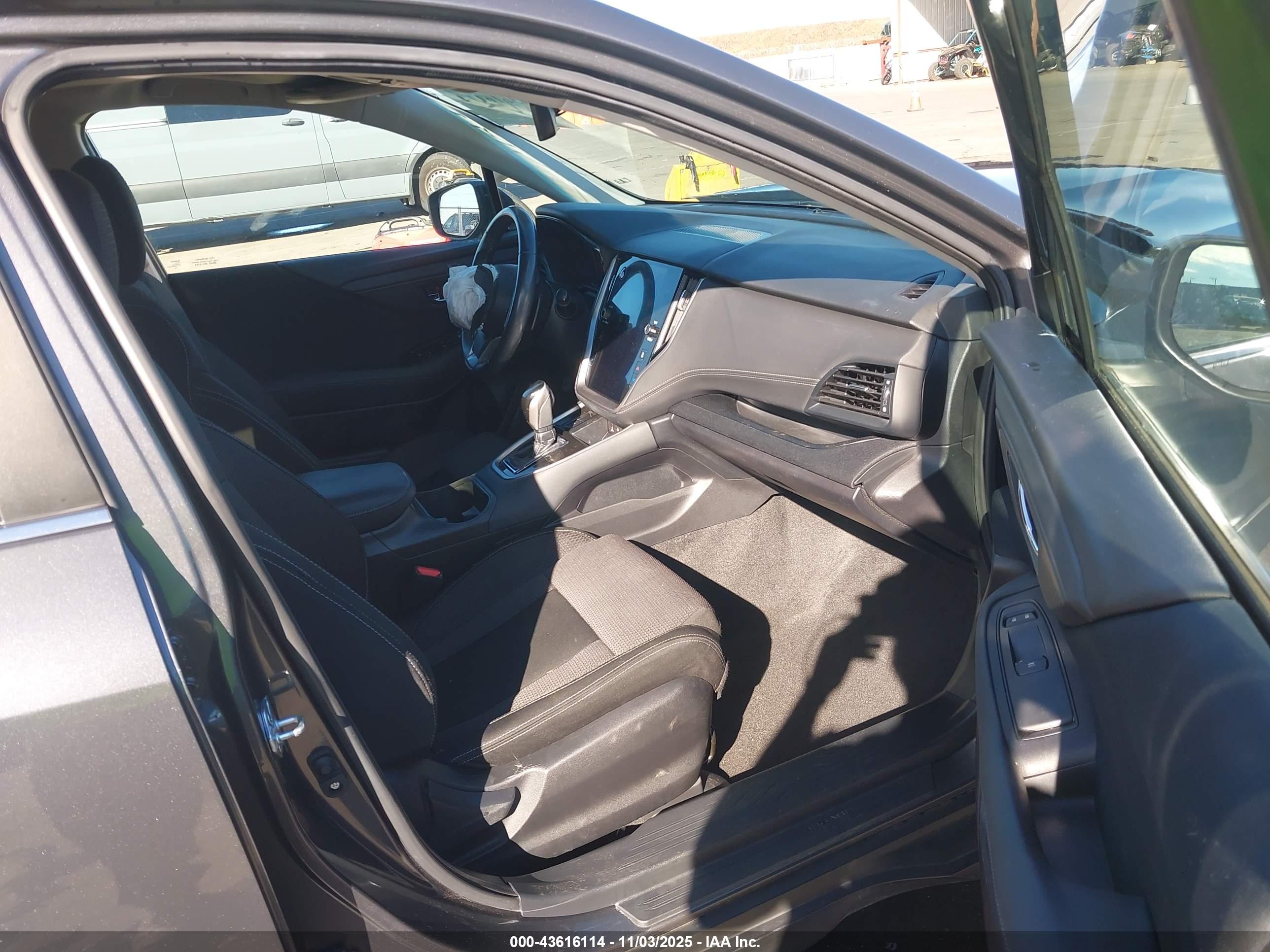 SUBARU OUTBACK image 5