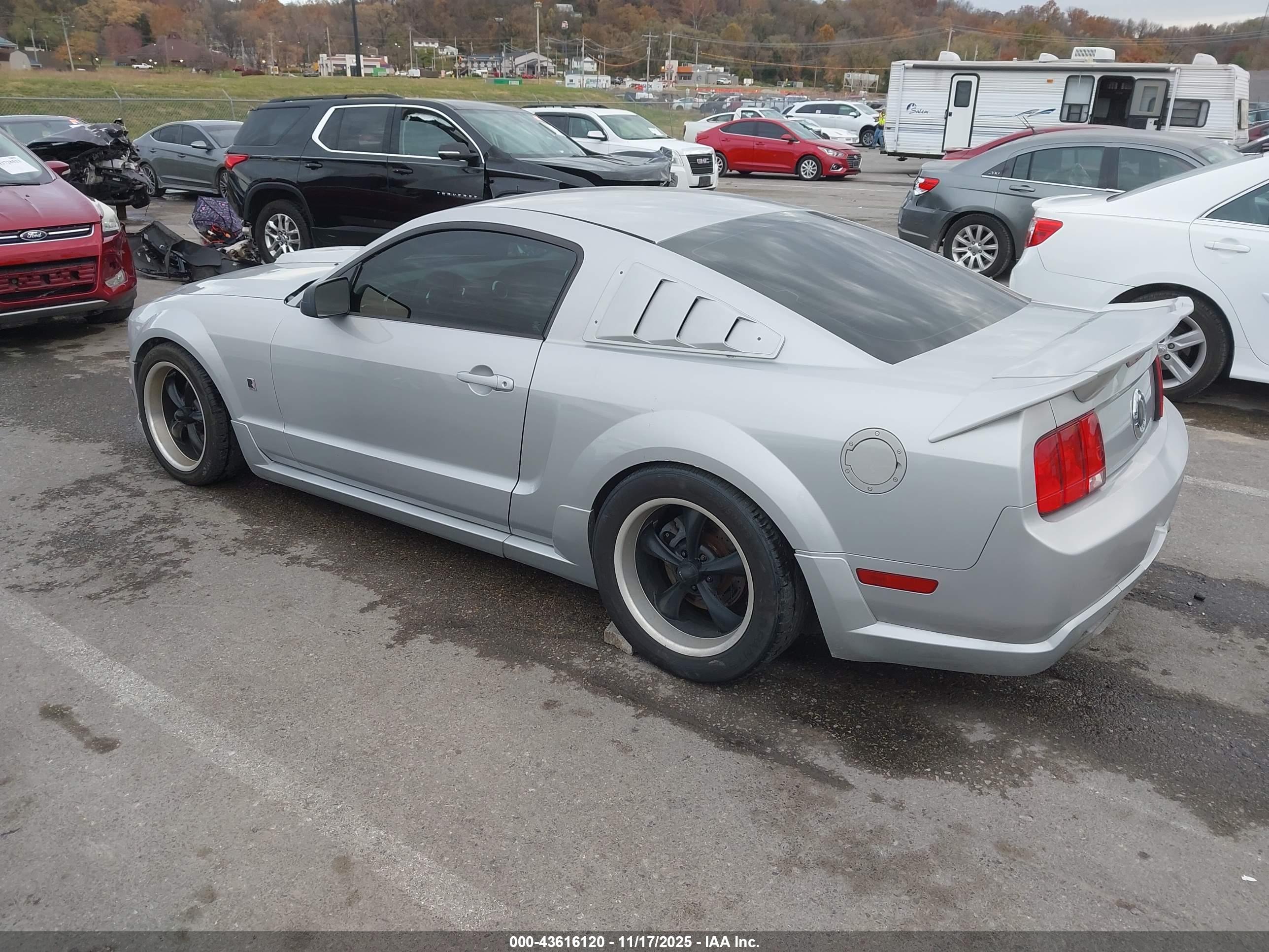 FORD MUSTANG image 3