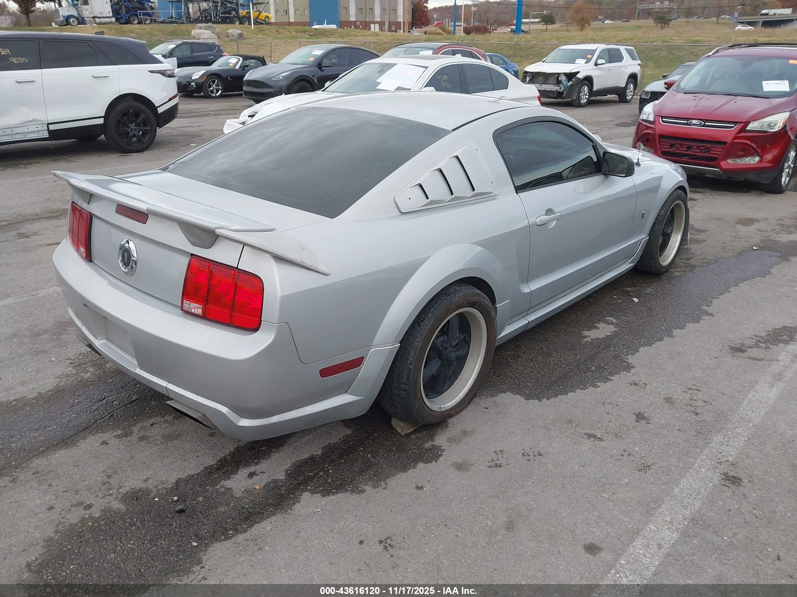 FORD MUSTANG image 4