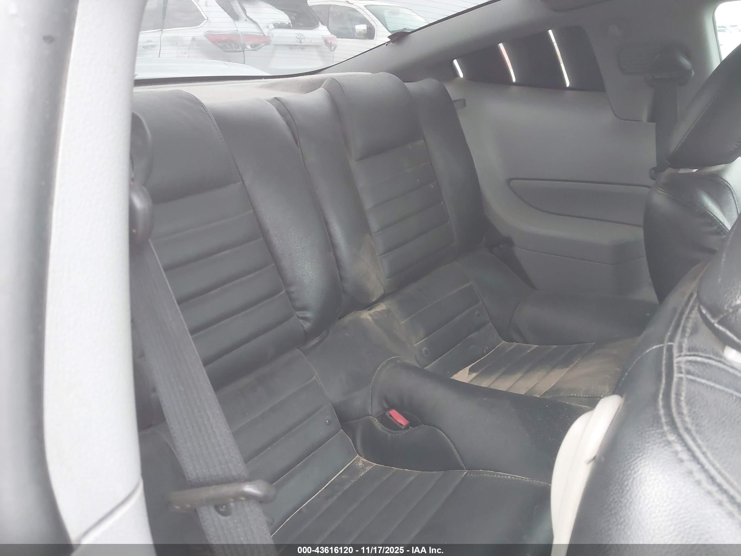 FORD MUSTANG image 8