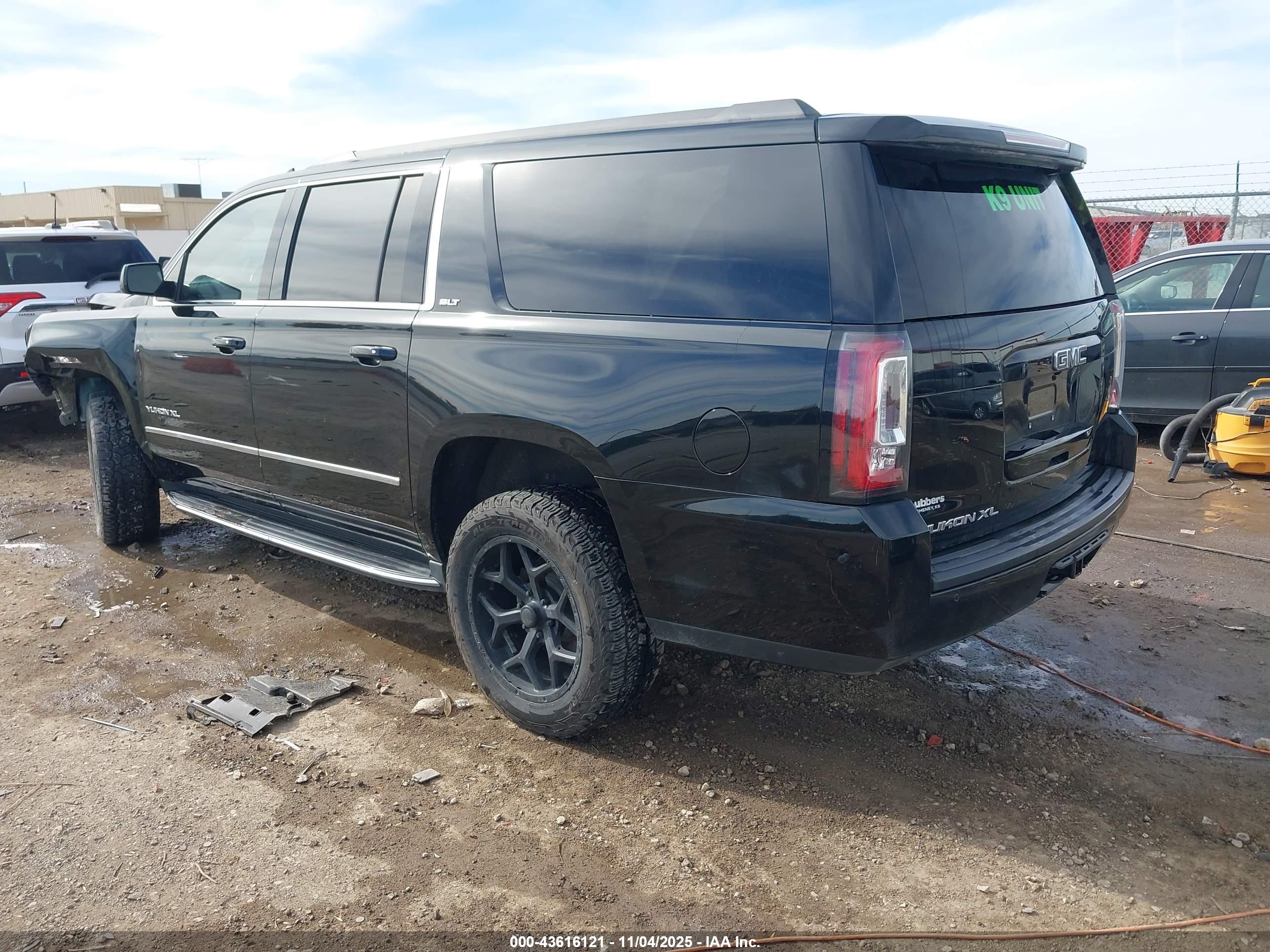 GMC YUKON image 3