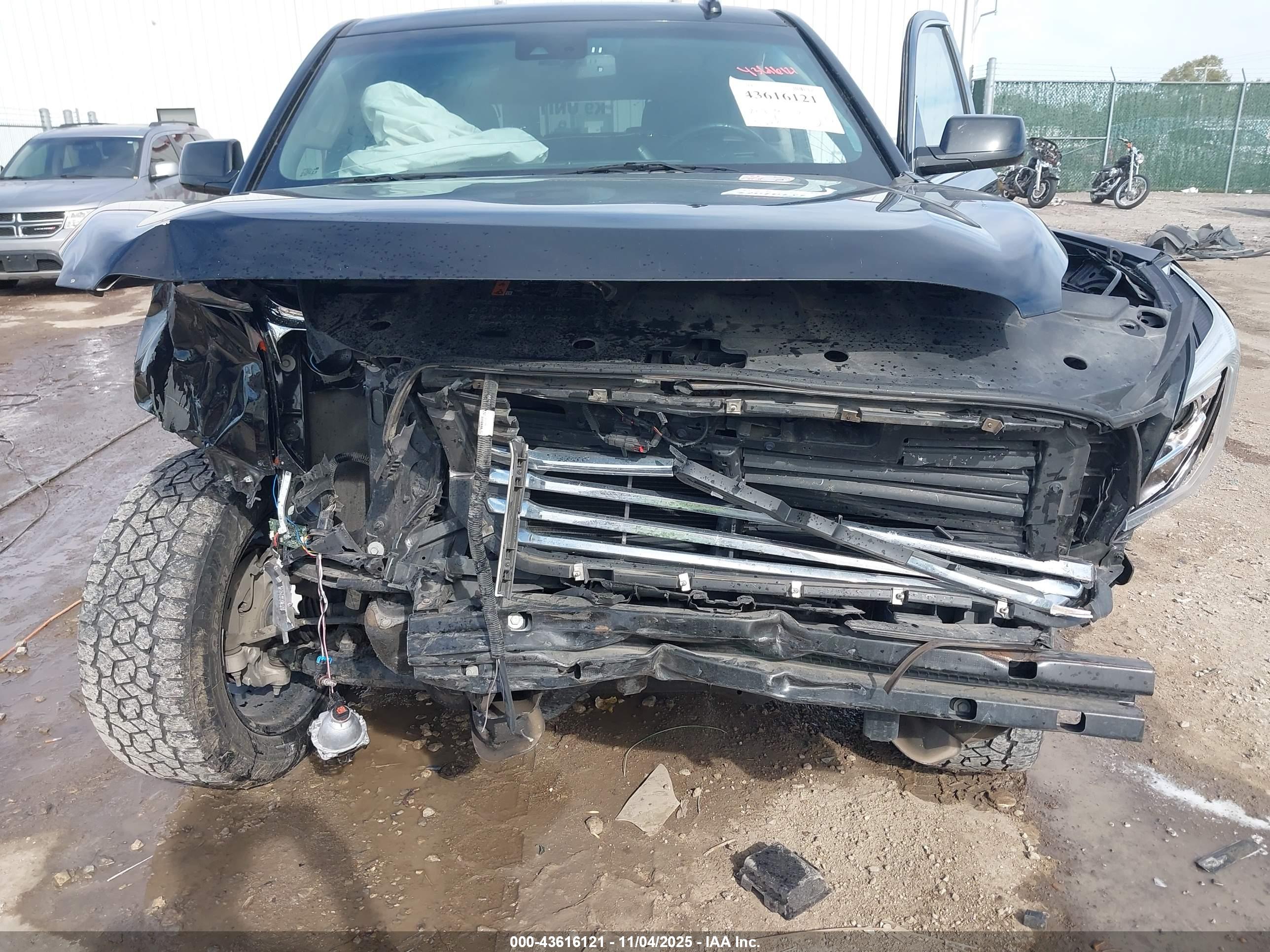 GMC YUKON image 6