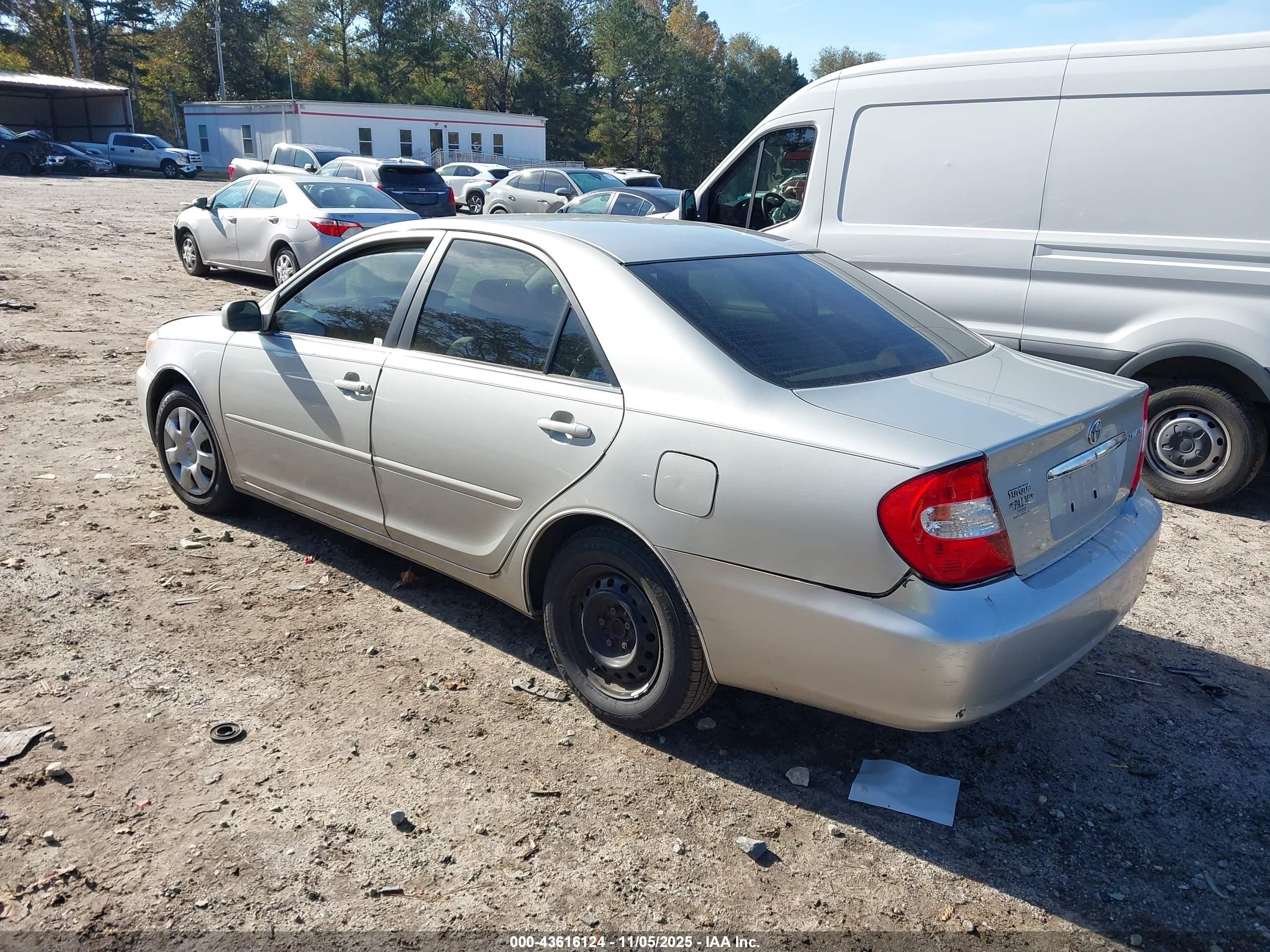 TOYOTA CAMRY image 3