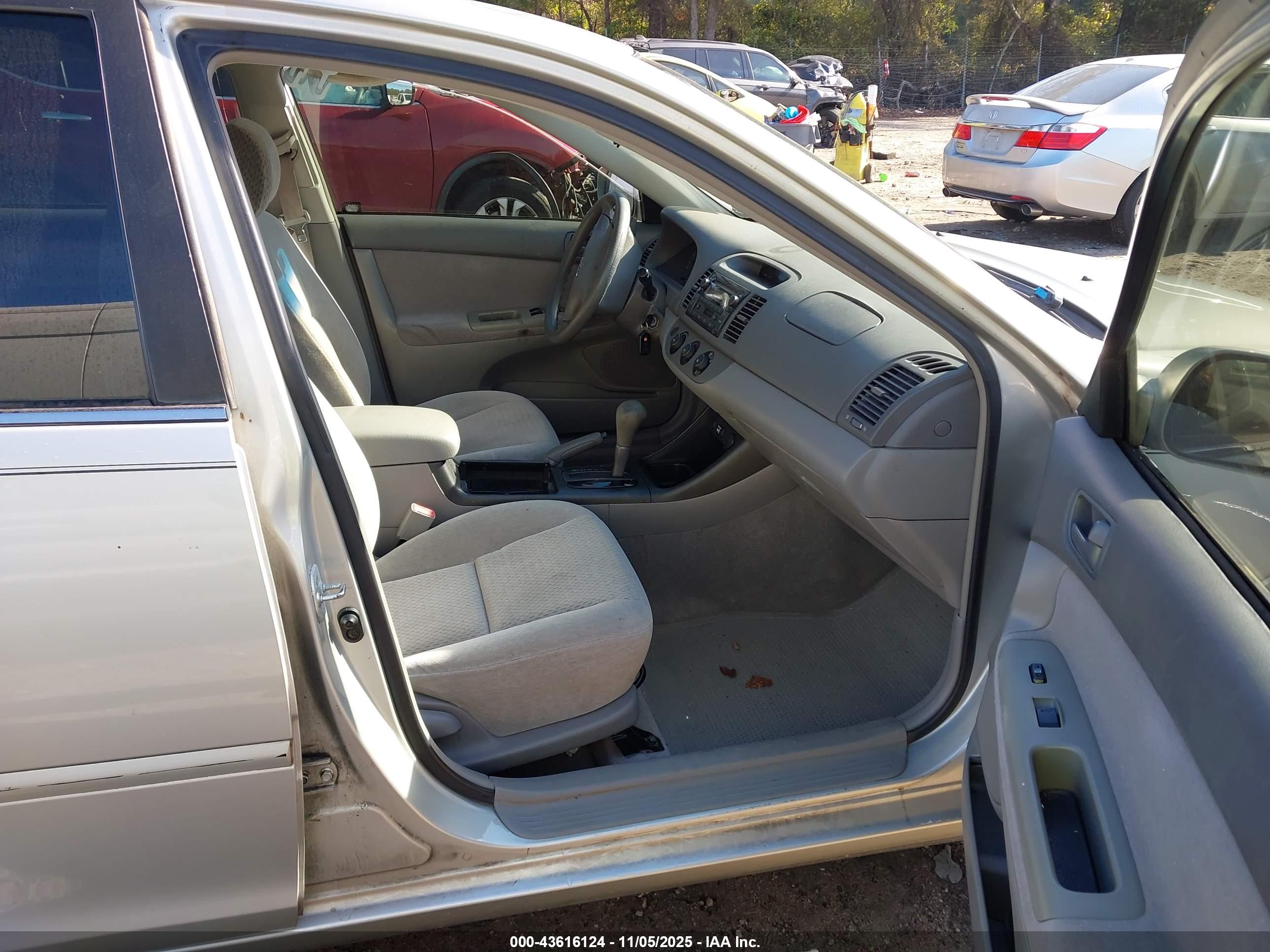 TOYOTA CAMRY image 5