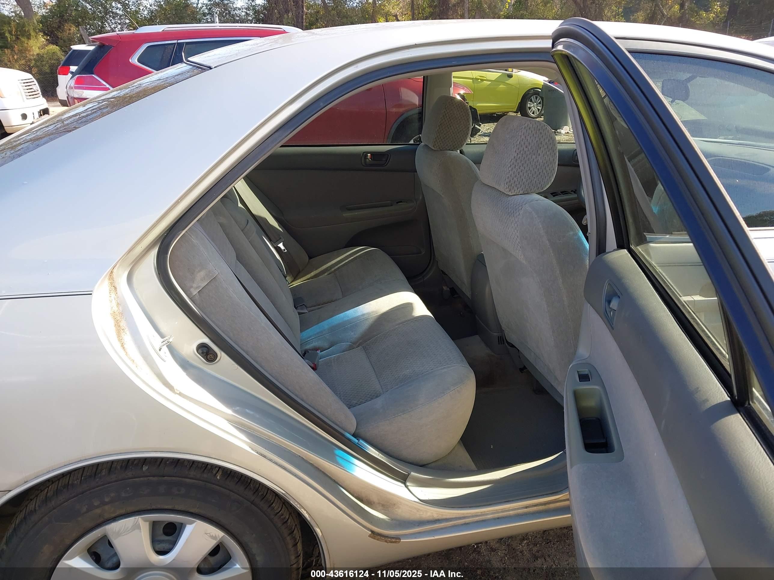 TOYOTA CAMRY image 8