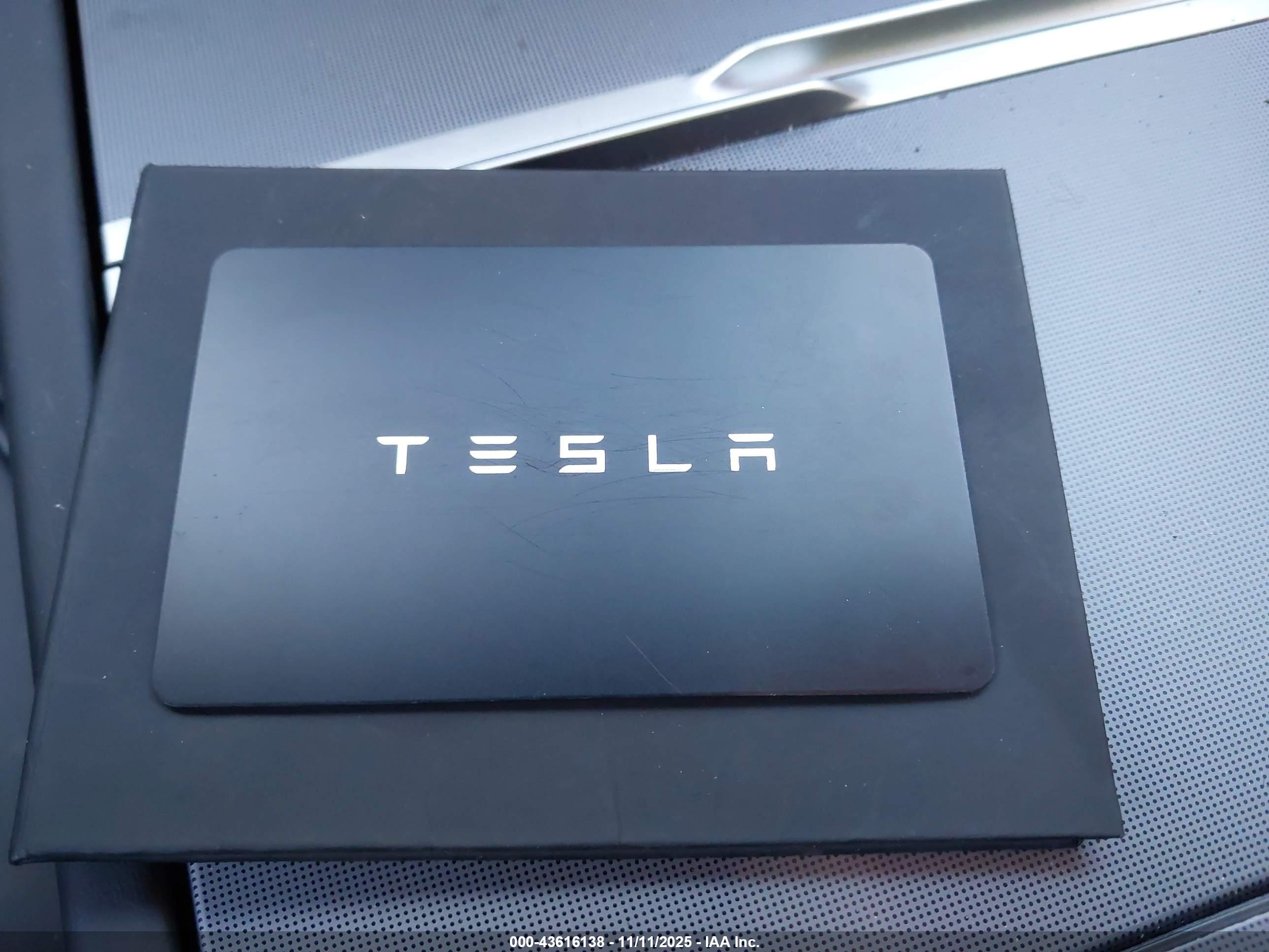 TESLA MODEL image 11