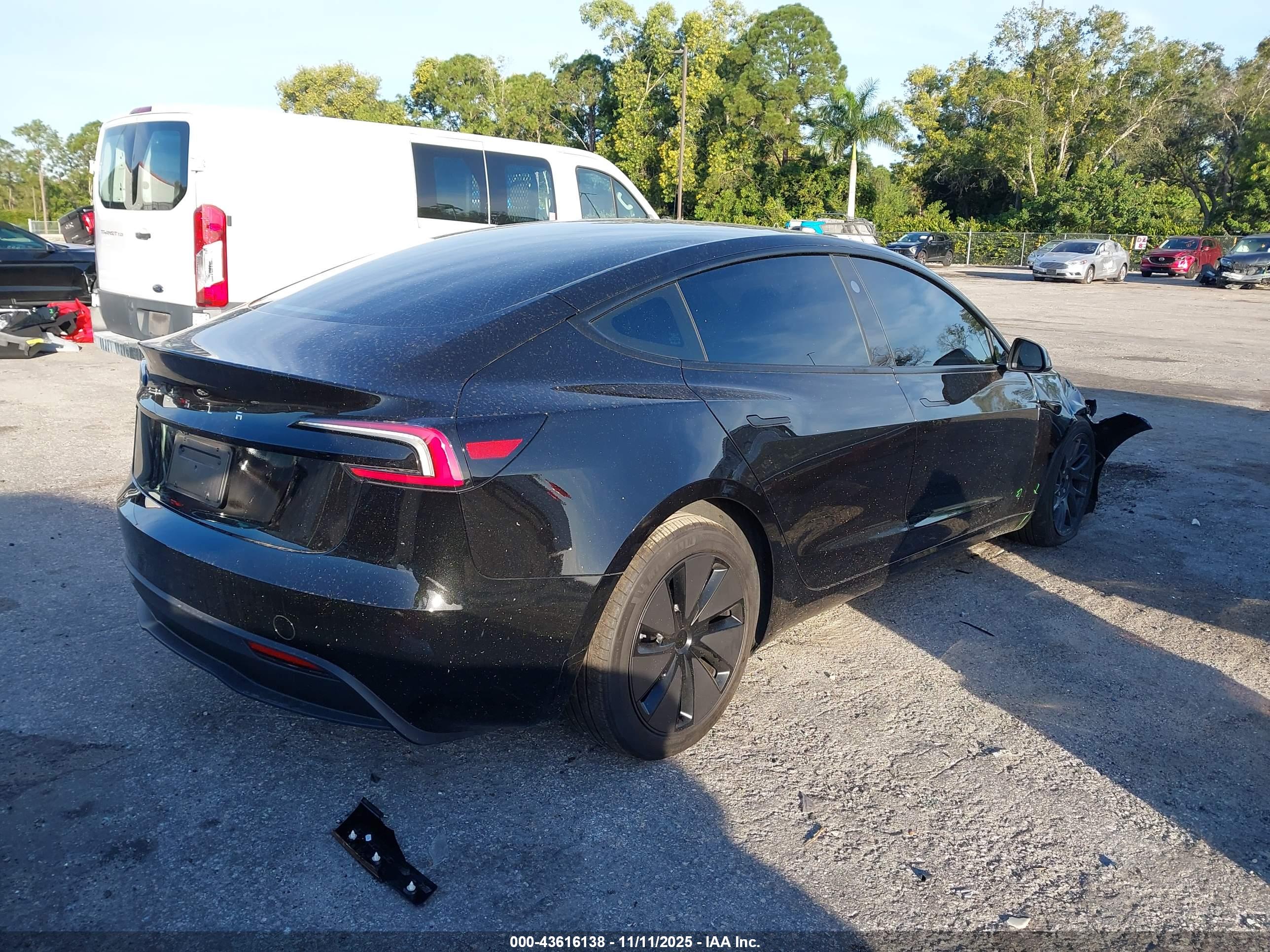 TESLA MODEL image 4