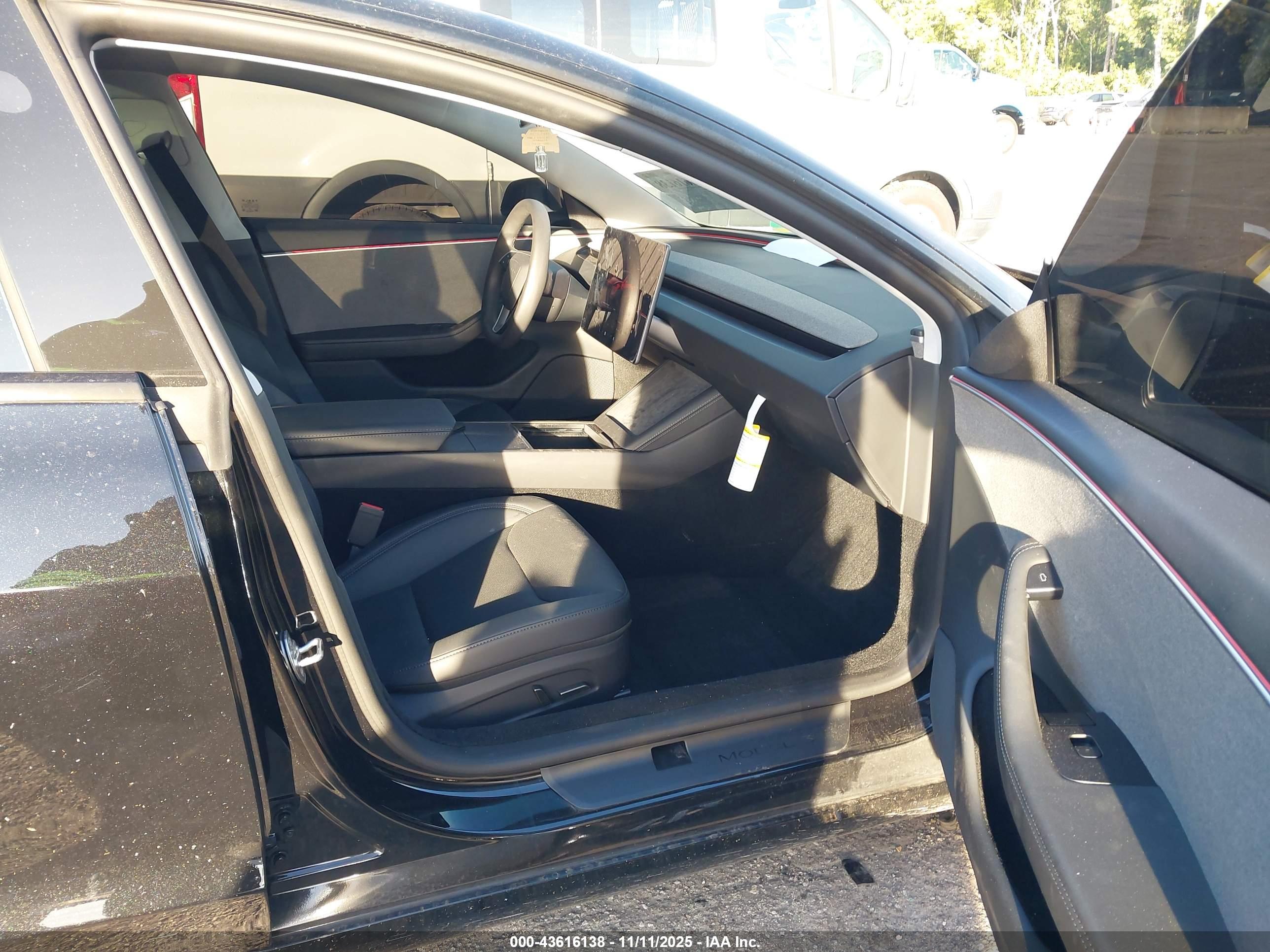 TESLA MODEL image 5