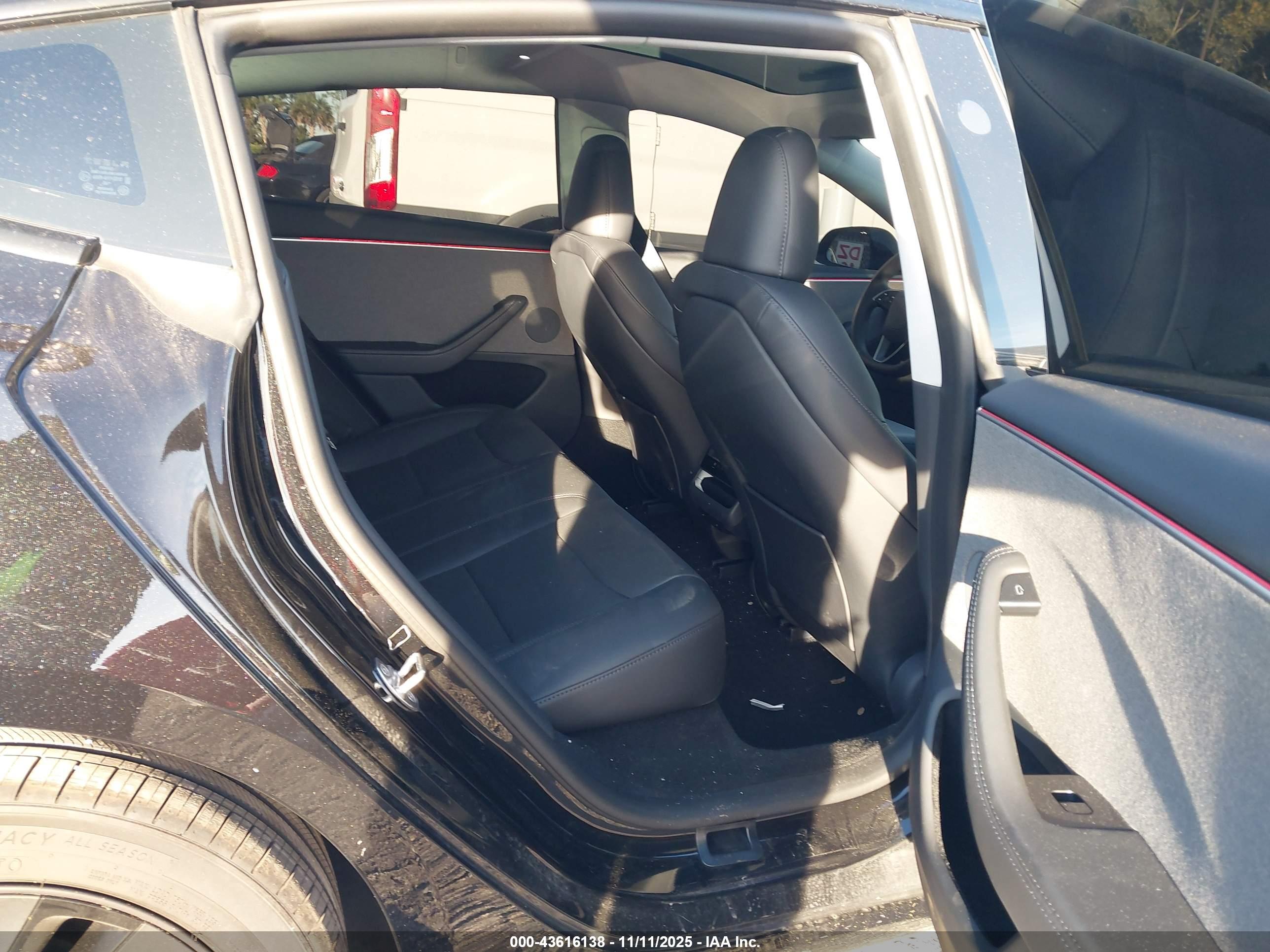 TESLA MODEL image 8