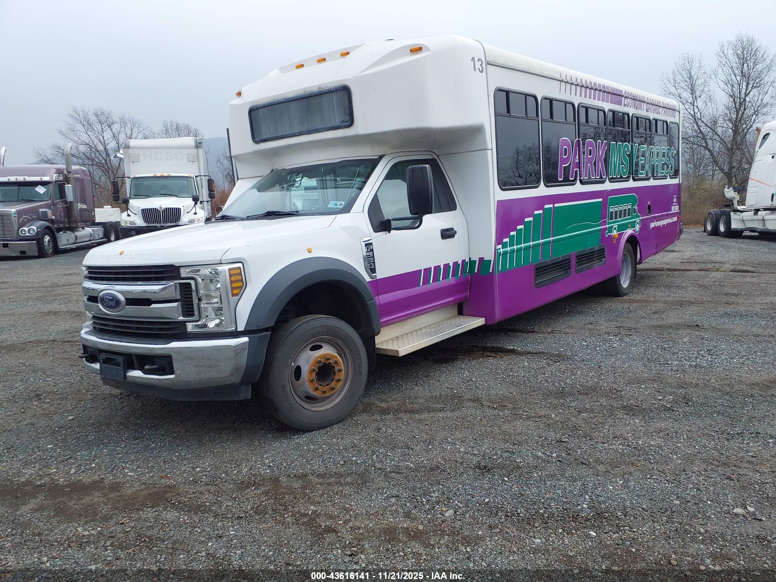 FORD F-550 image 2