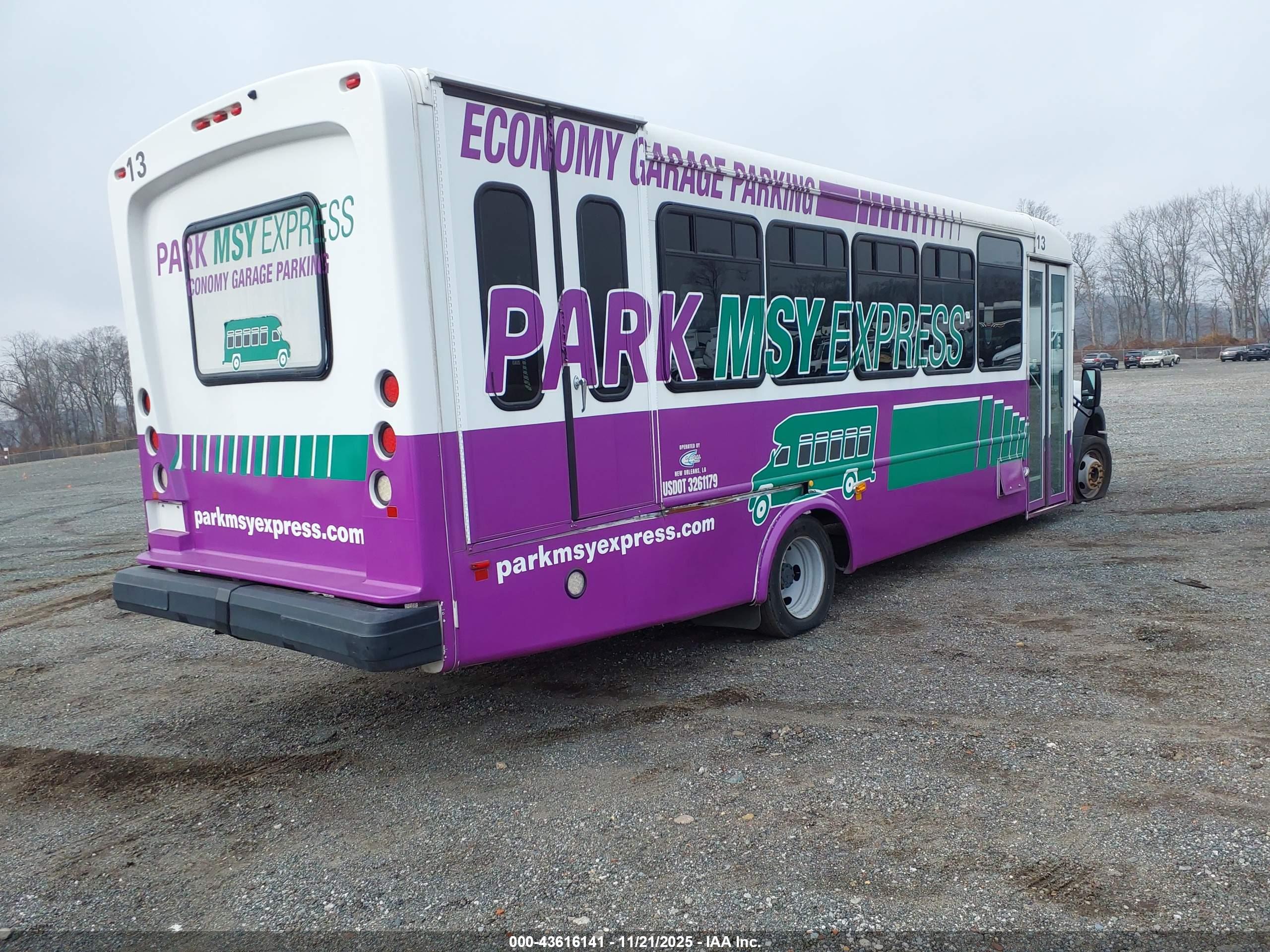 FORD F-550 image 4