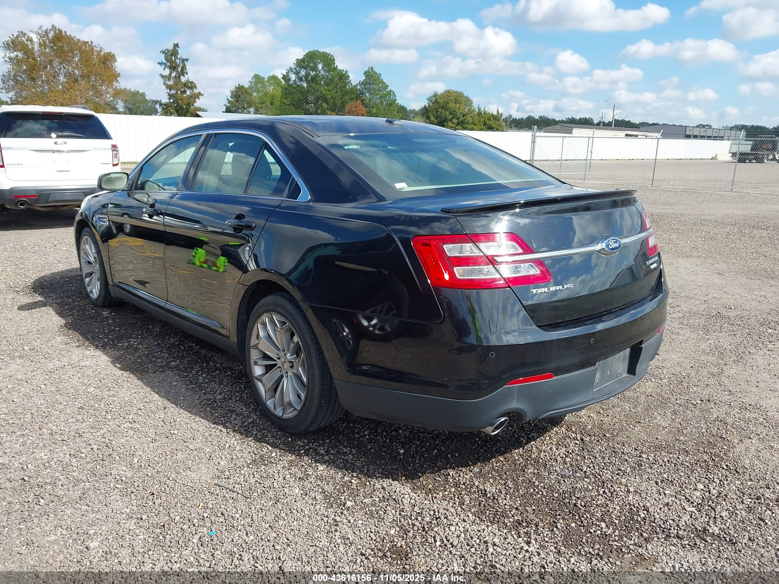 FORD TAURUS image 3