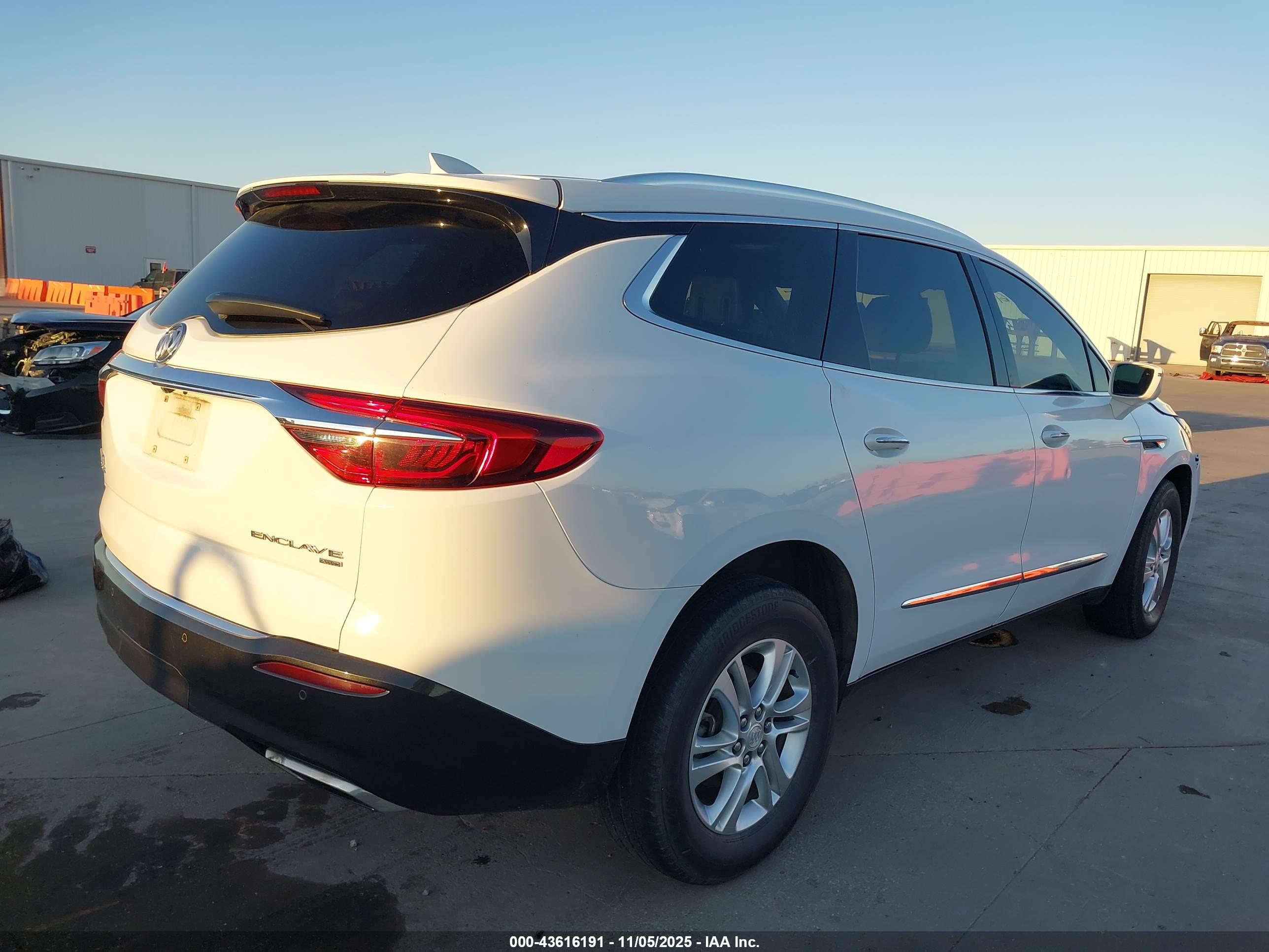 BUICK ENCLAVE image 4