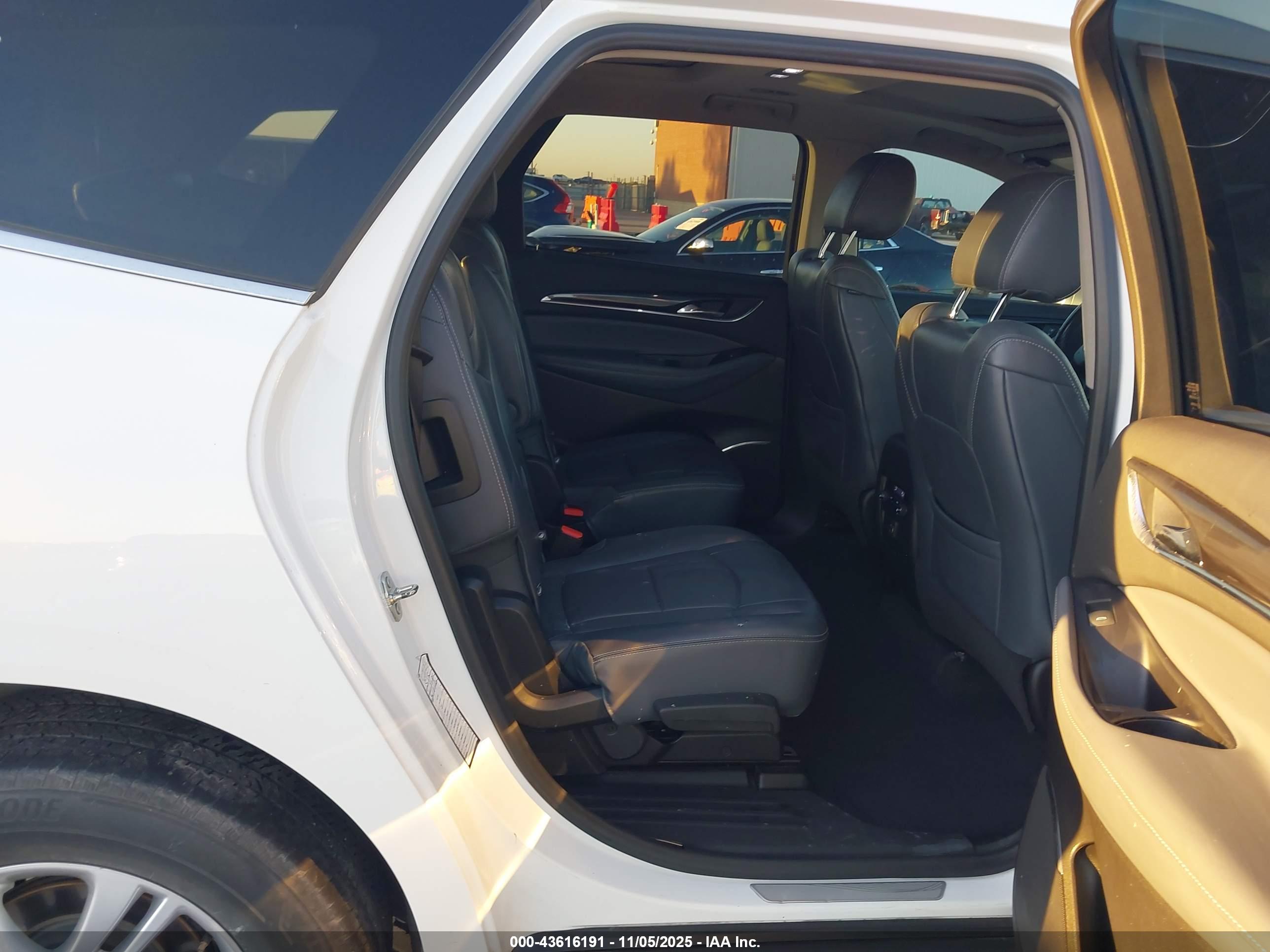 BUICK ENCLAVE image 8