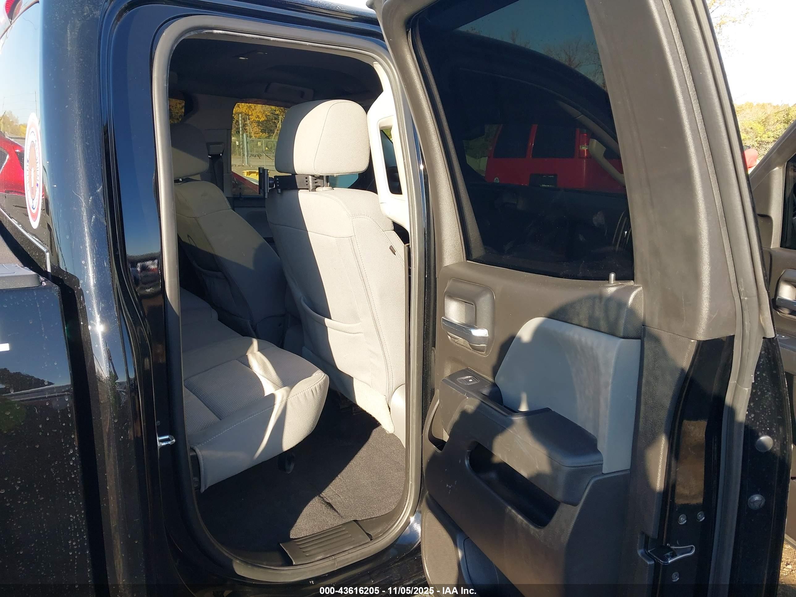GMC SIERRA image 8