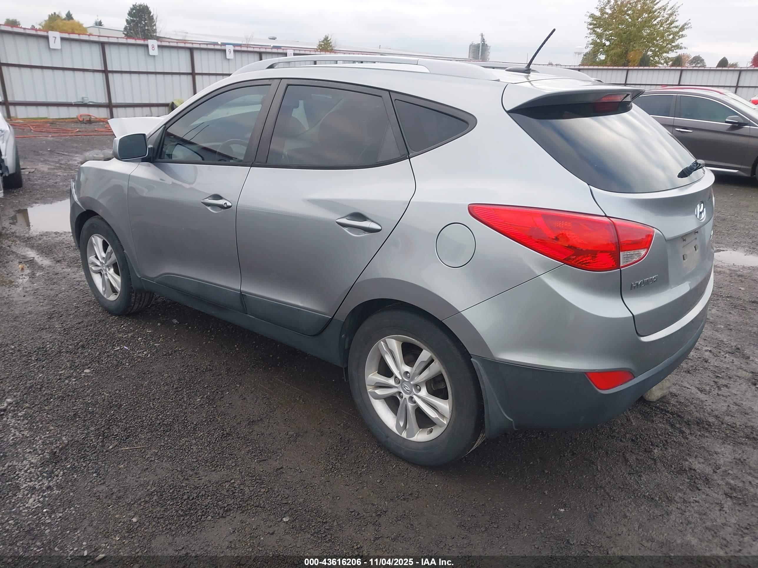 HYUNDAI TUCSON image 3