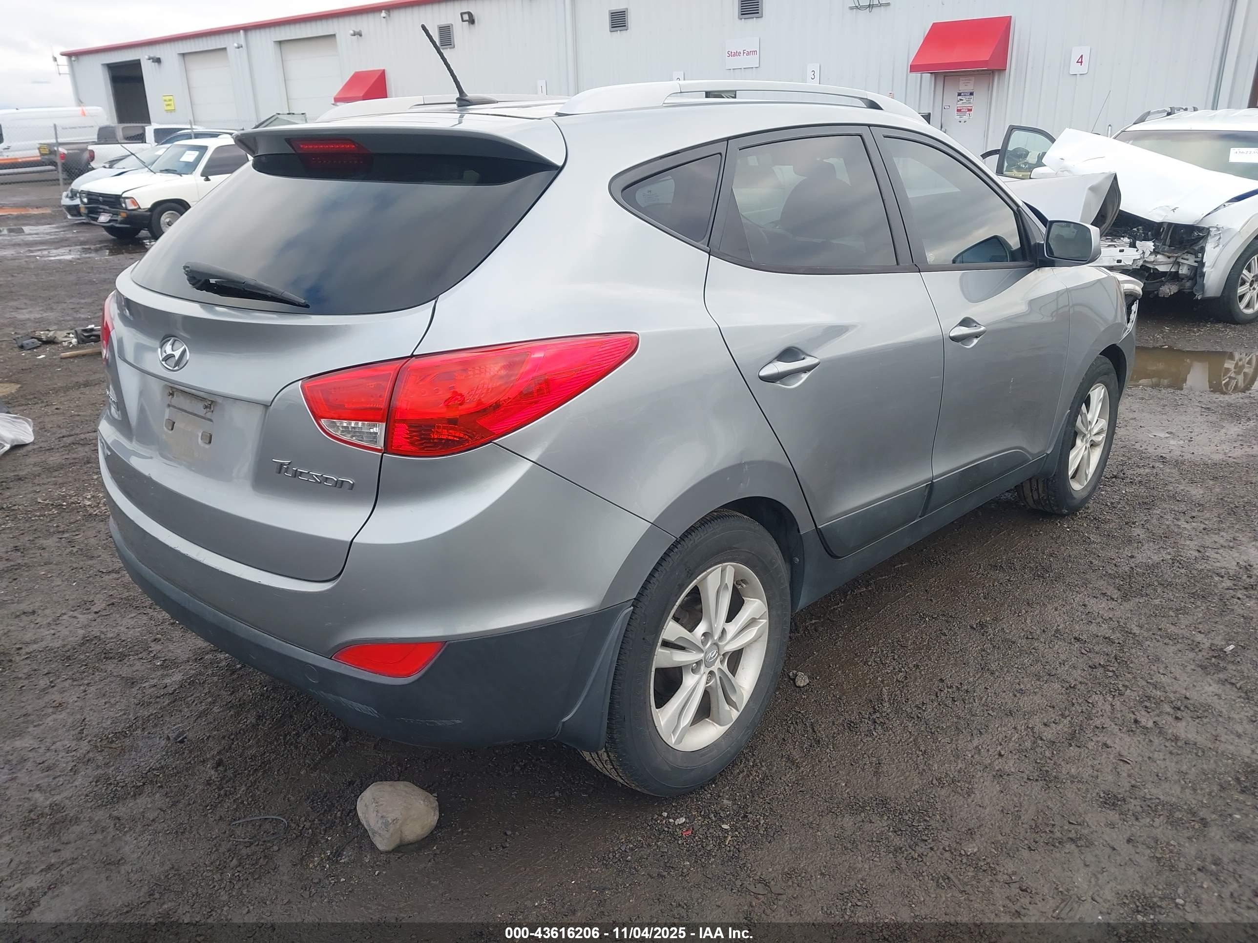 HYUNDAI TUCSON image 4