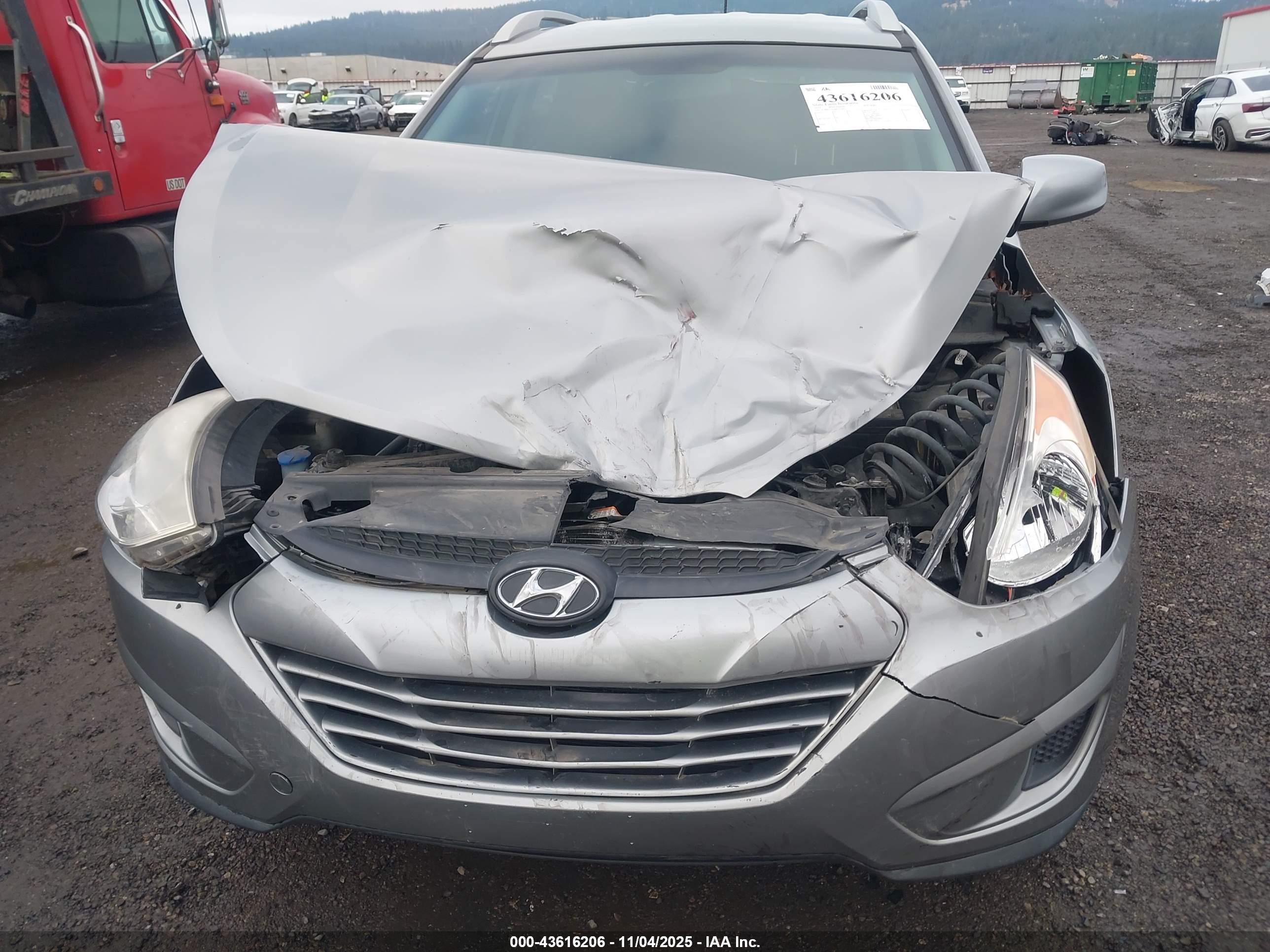 HYUNDAI TUCSON image 6