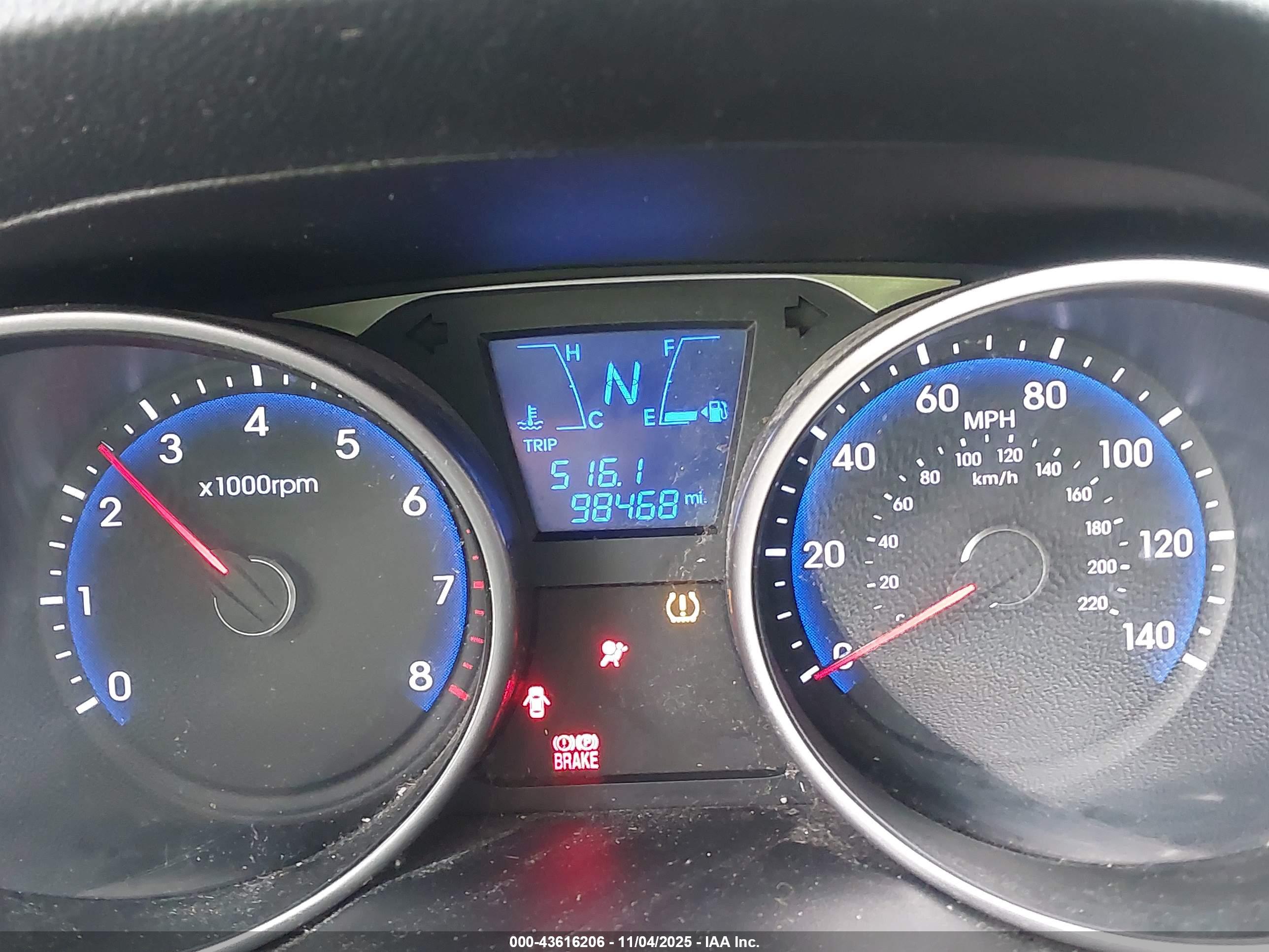 HYUNDAI TUCSON image 7