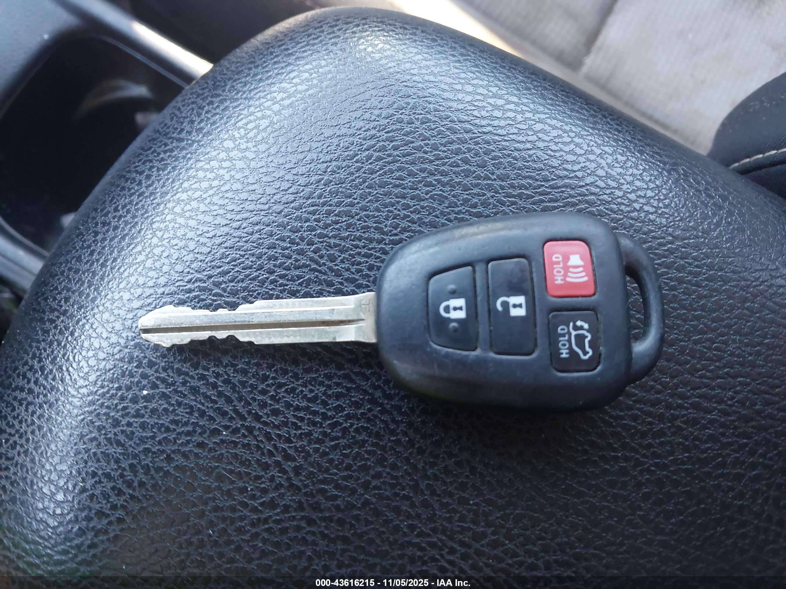 TOYOTA RAV4 image 11