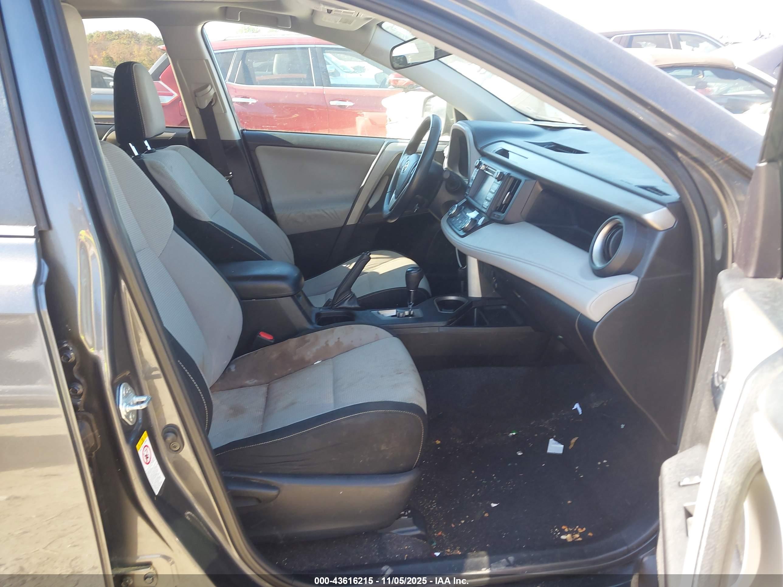 TOYOTA RAV4 image 5