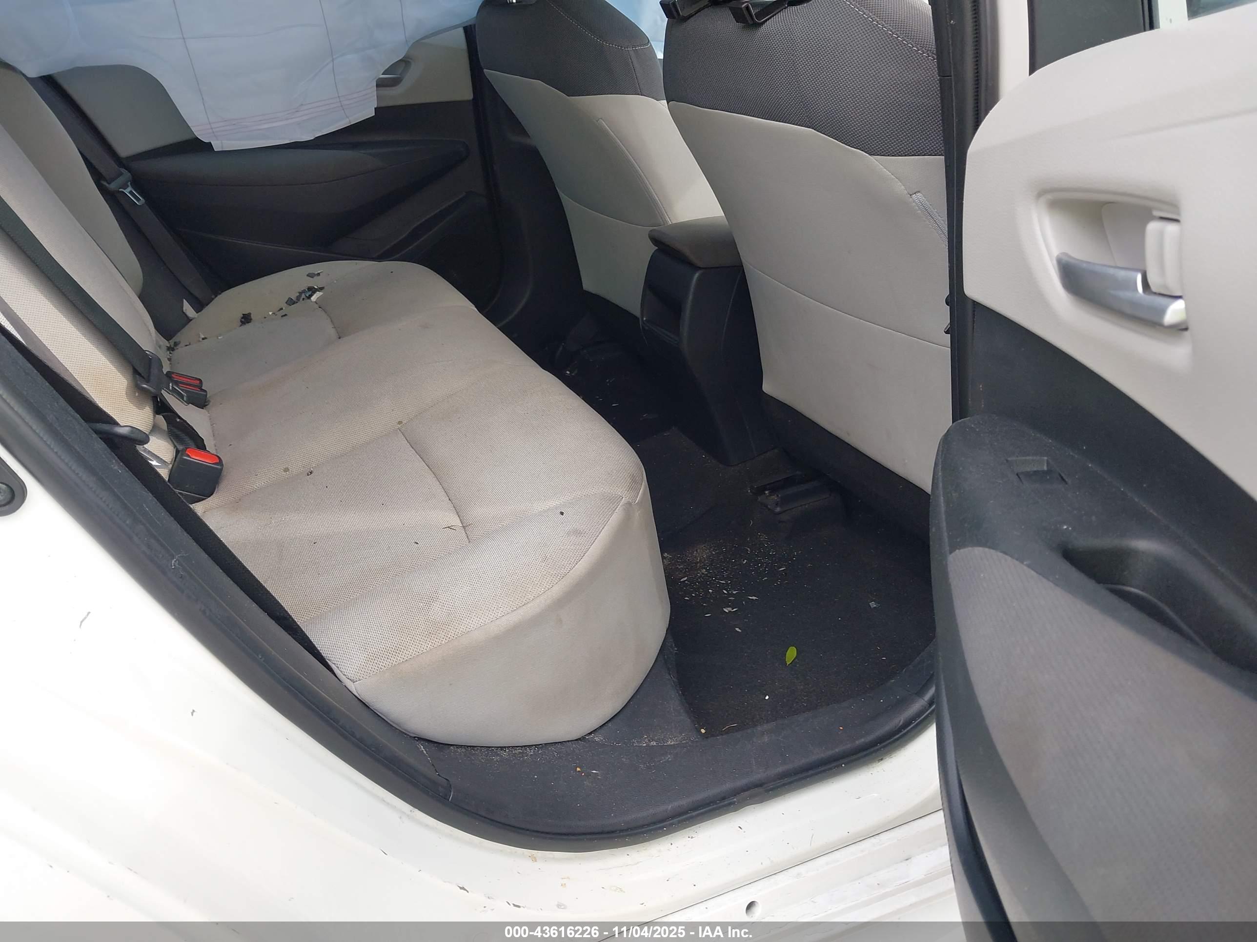 TOYOTA COROLLA image 8