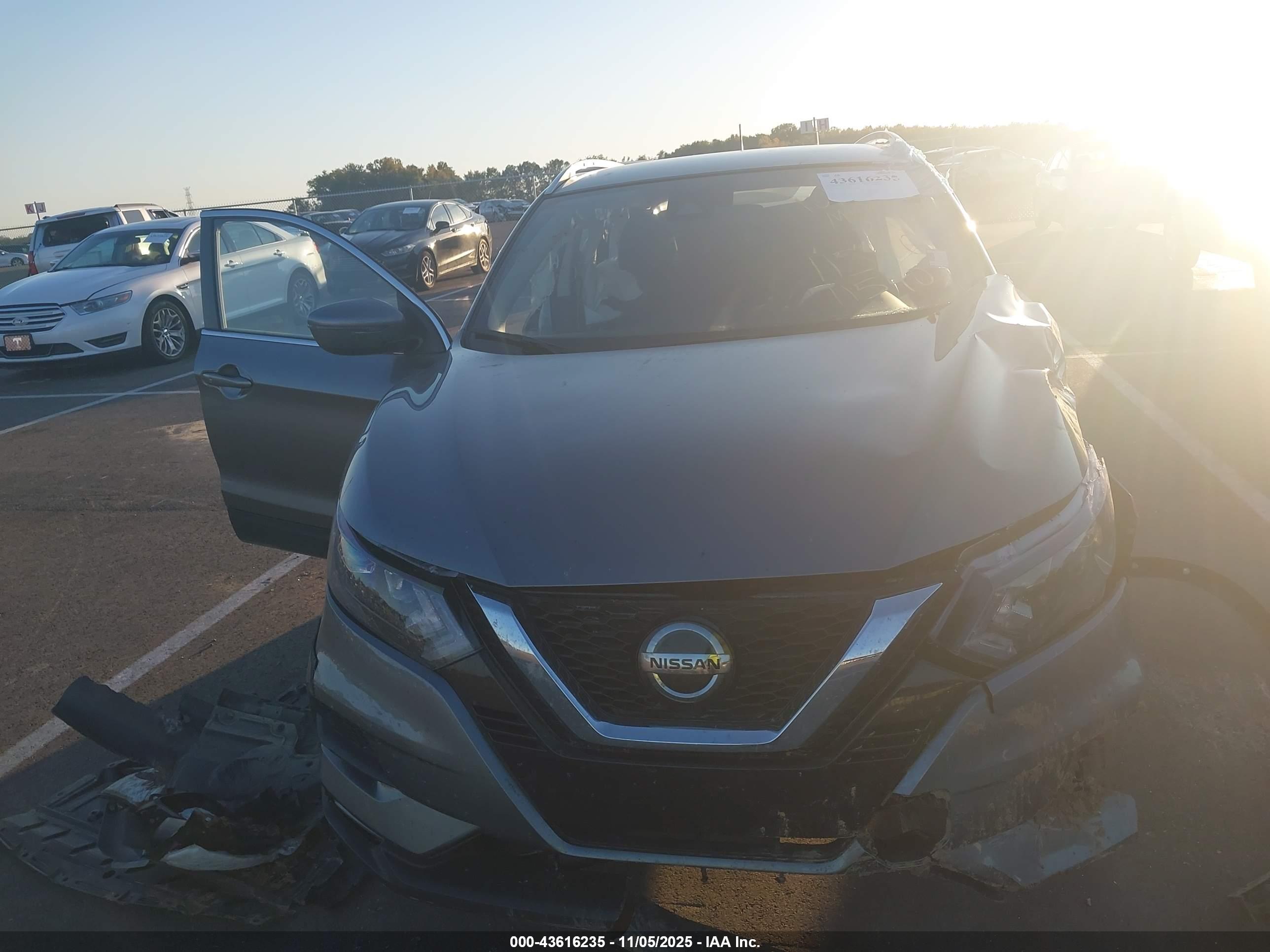 NISSAN ROGUE image 10