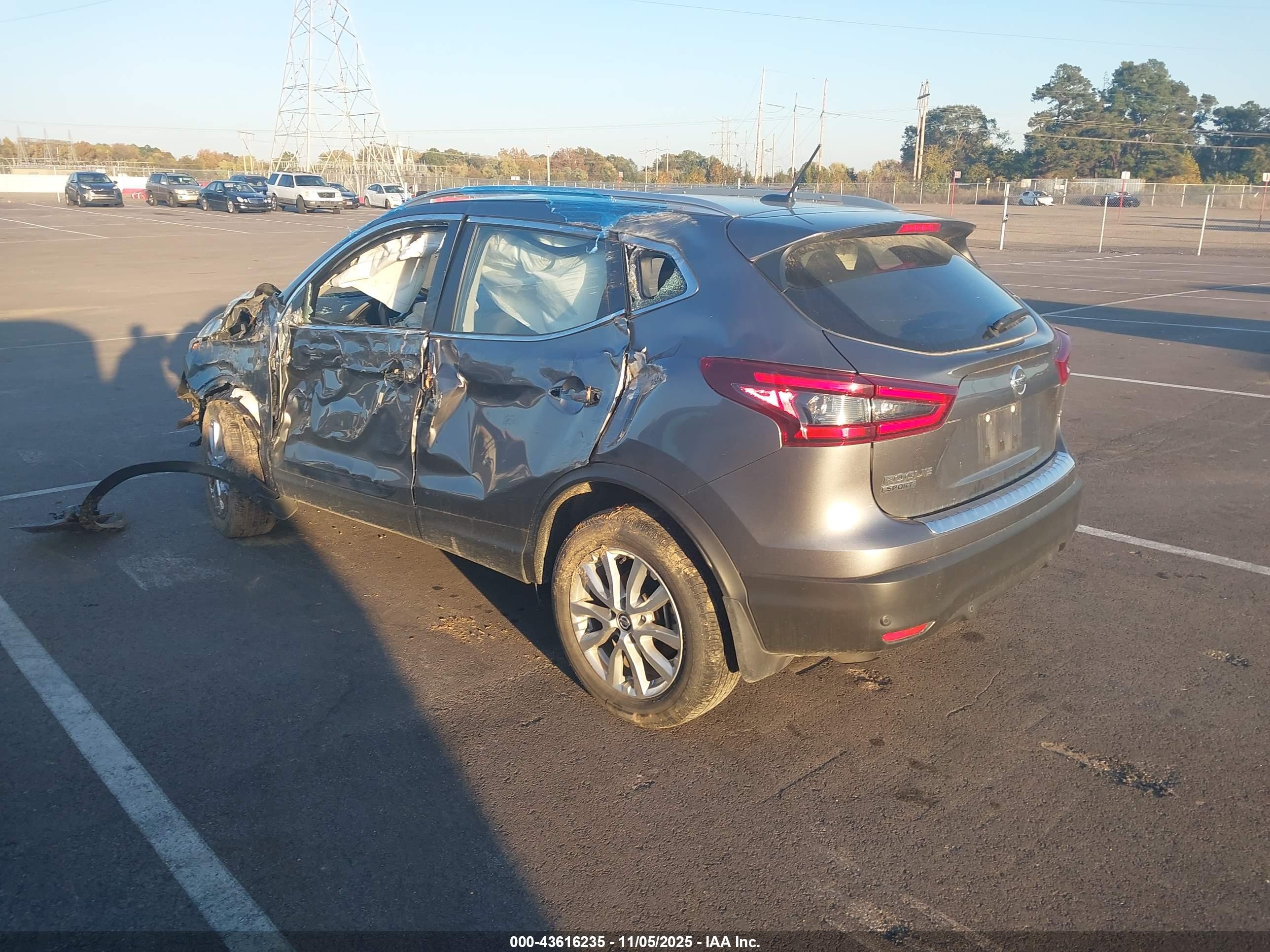 NISSAN ROGUE image 3