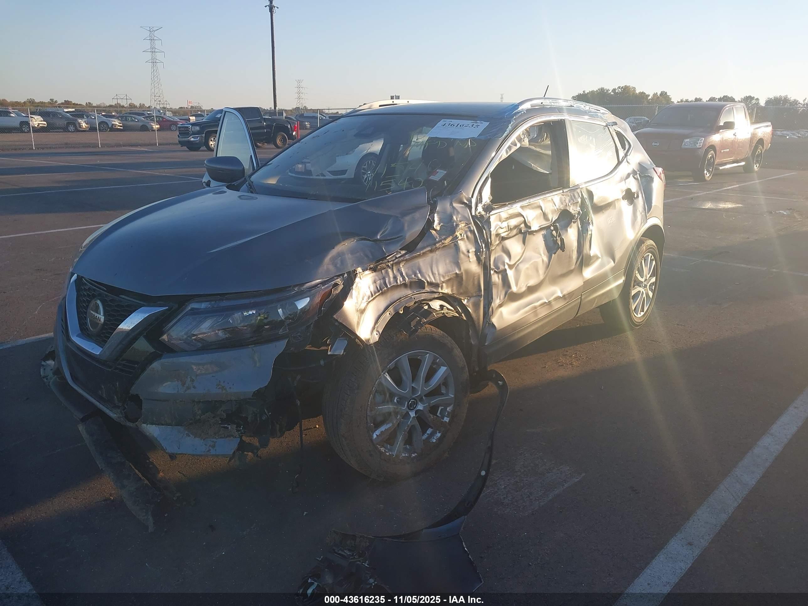 NISSAN ROGUE image 6