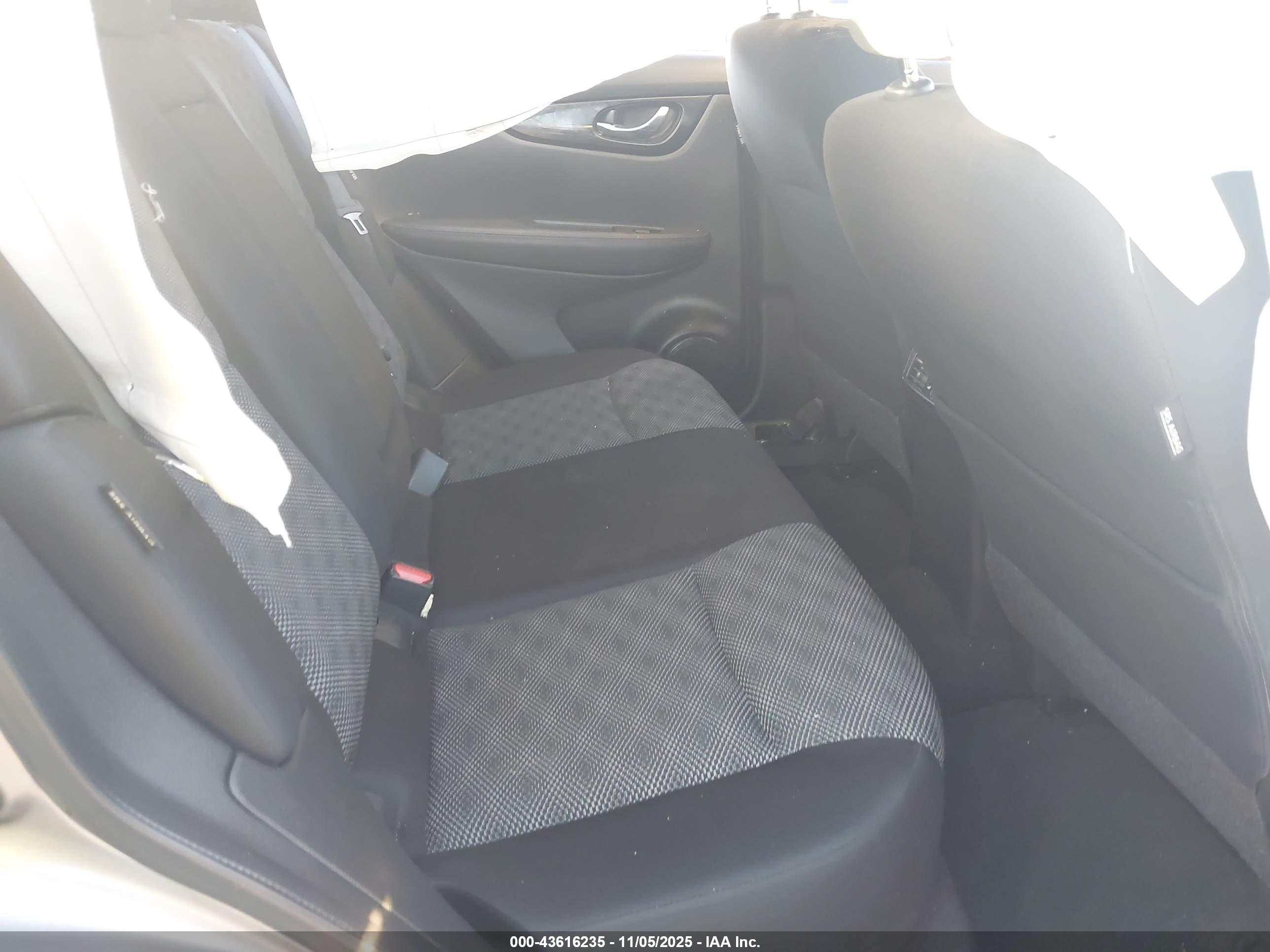 NISSAN ROGUE image 8