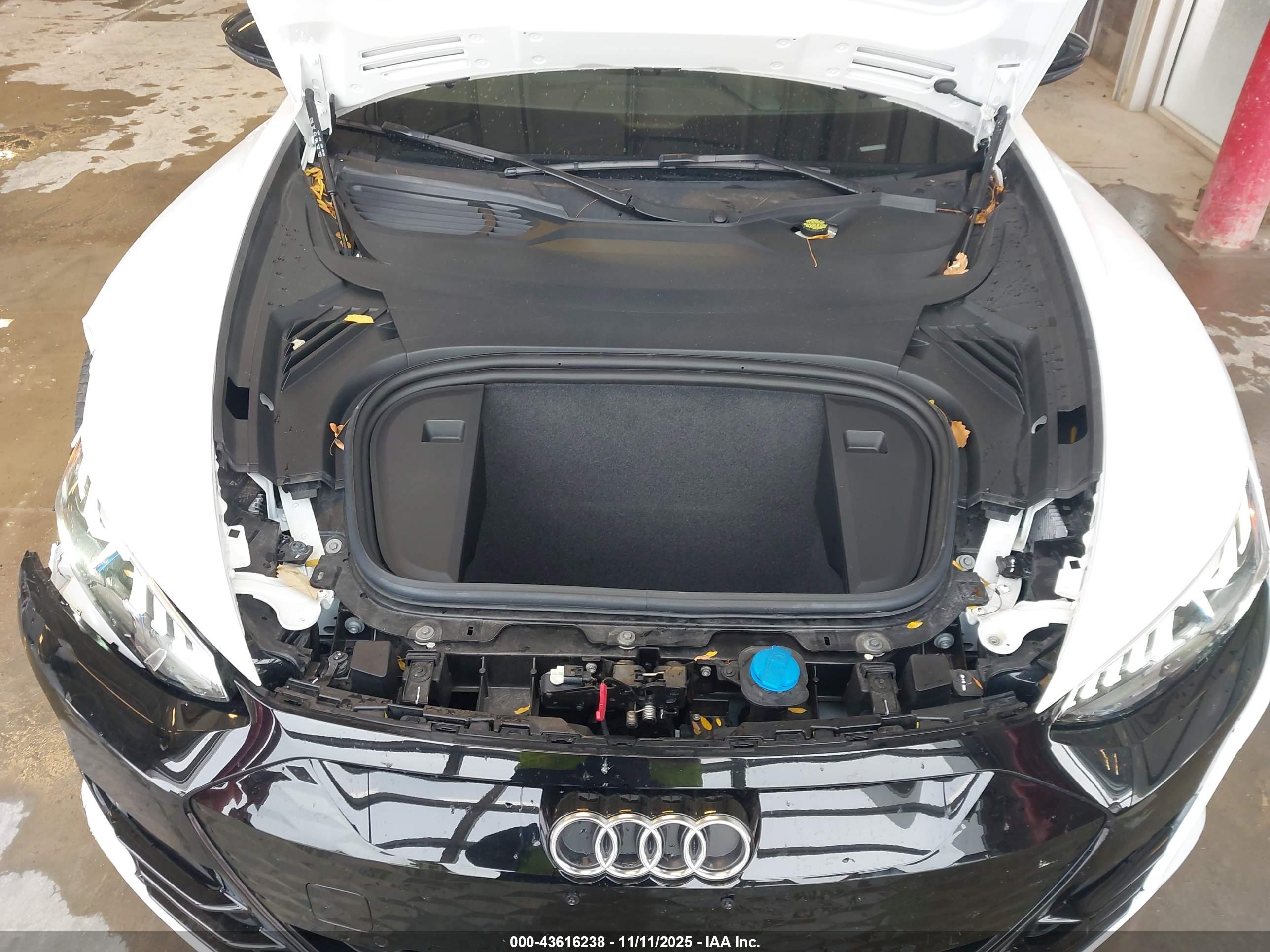 AUDI E-TRON image 10